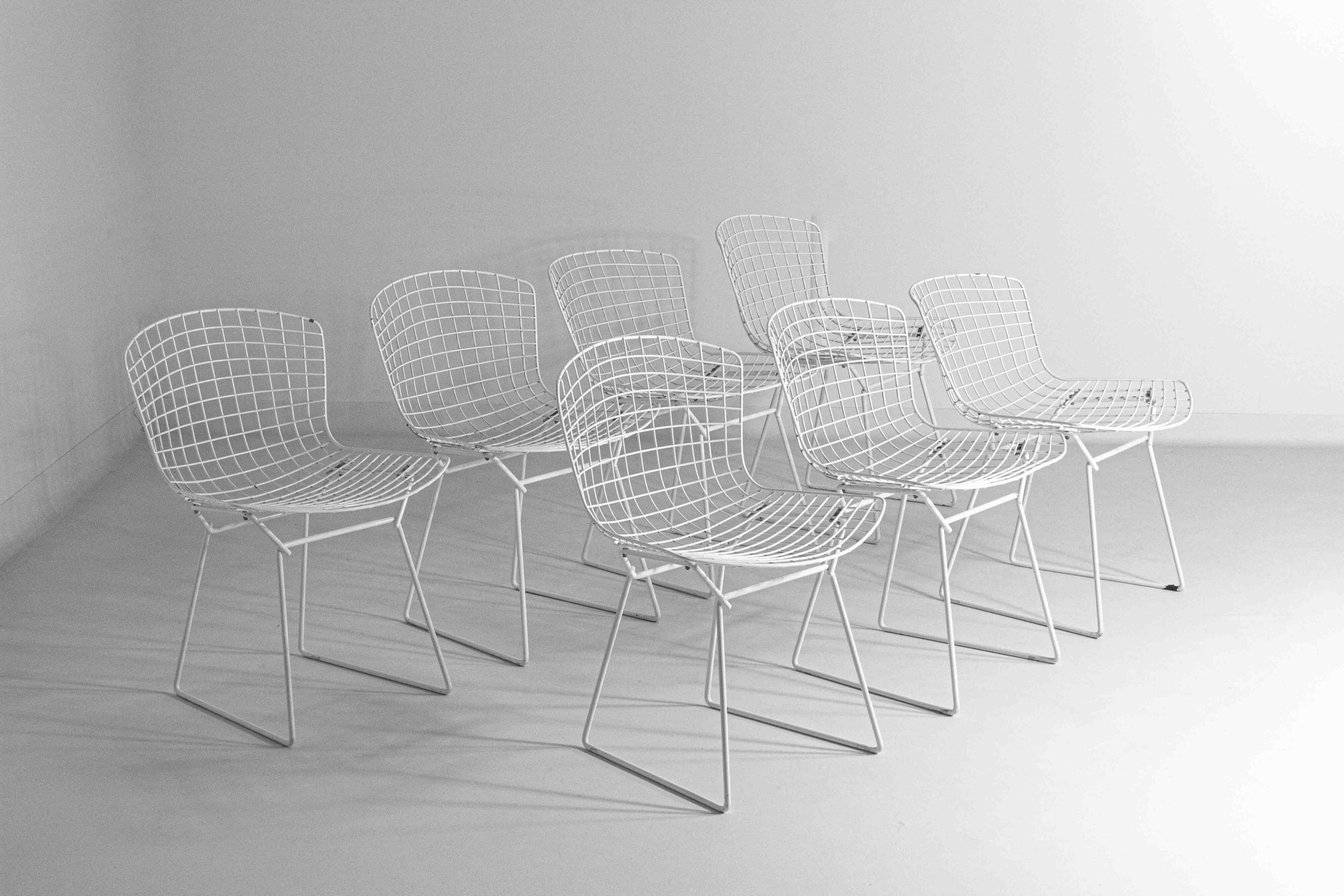 Set of 7 white coated wire chairs by Harry Bertoia for Knoll, 1970s