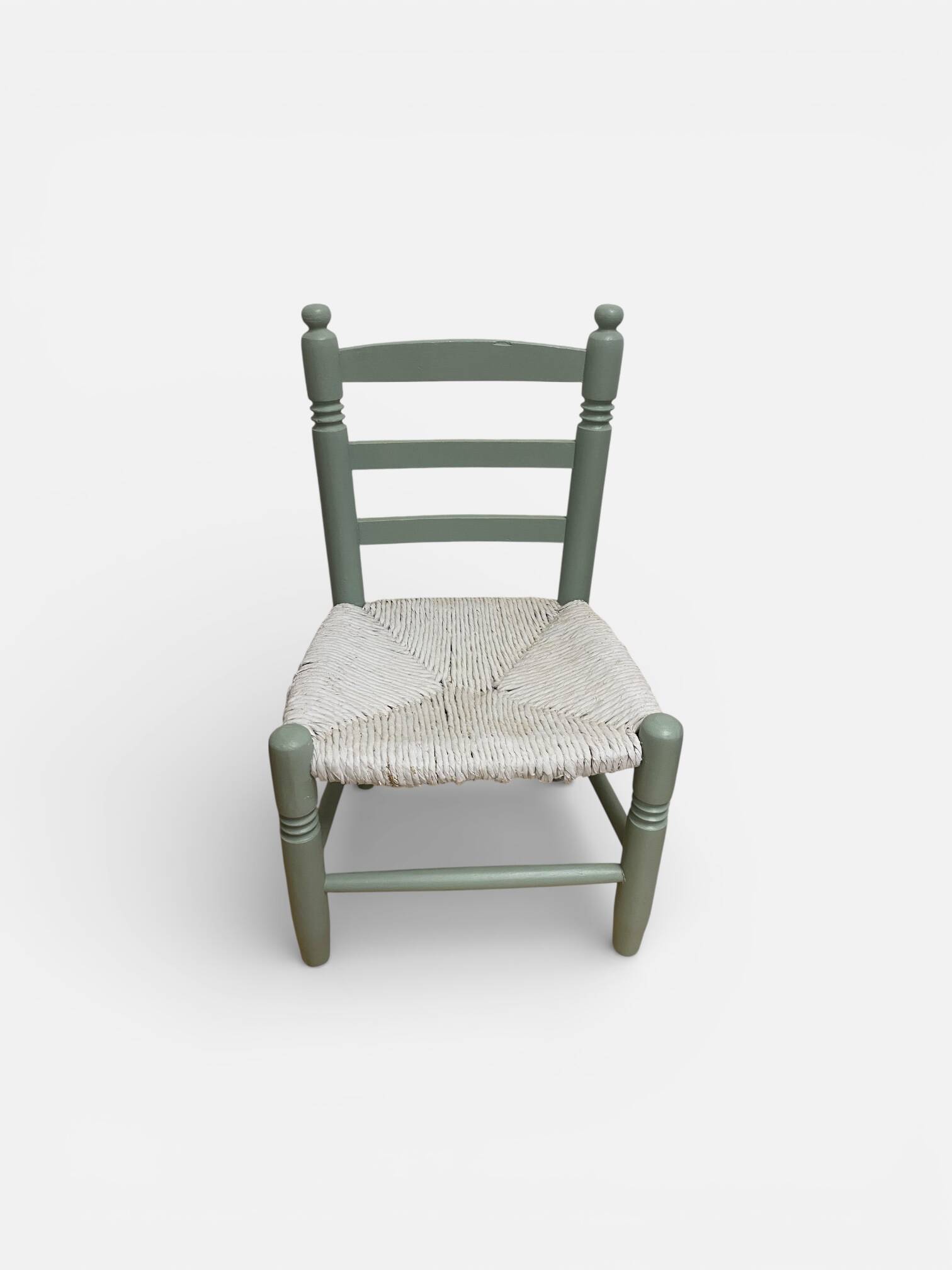 Child's chair in wood and straw revamped in almond green and white.
