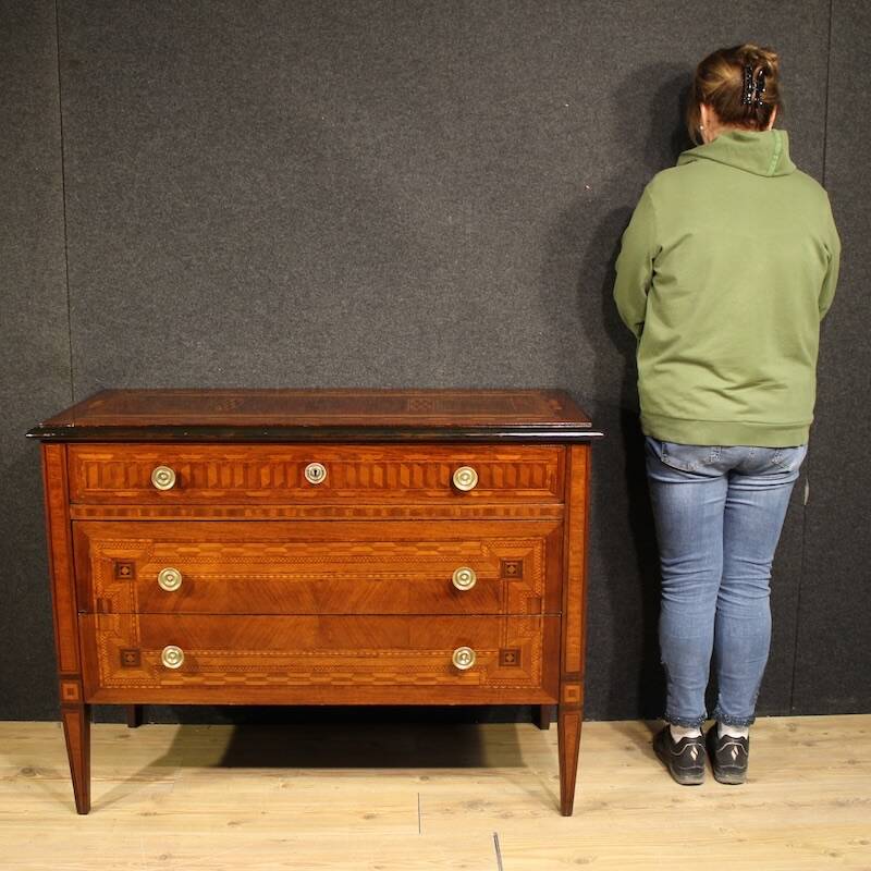 Commode en marqueterie de style Louis XVI italien du 20e siècle