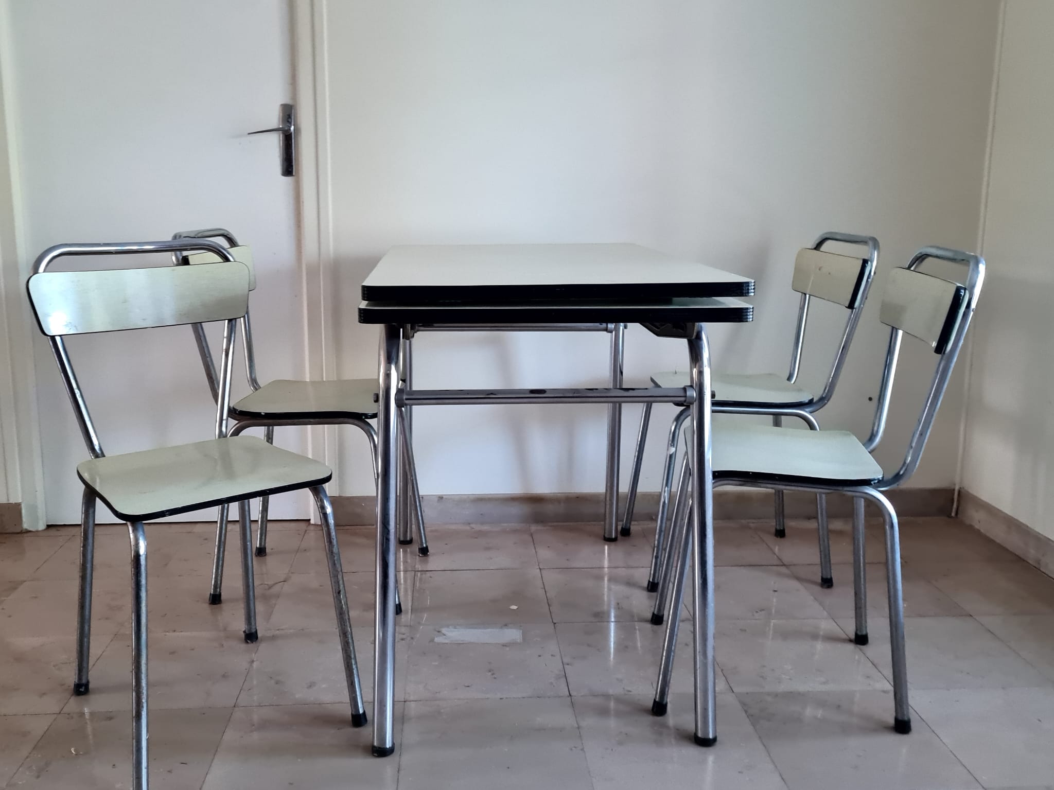 Formica extendable table & chairs