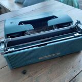 Olivetti Lettera 32 typewriter