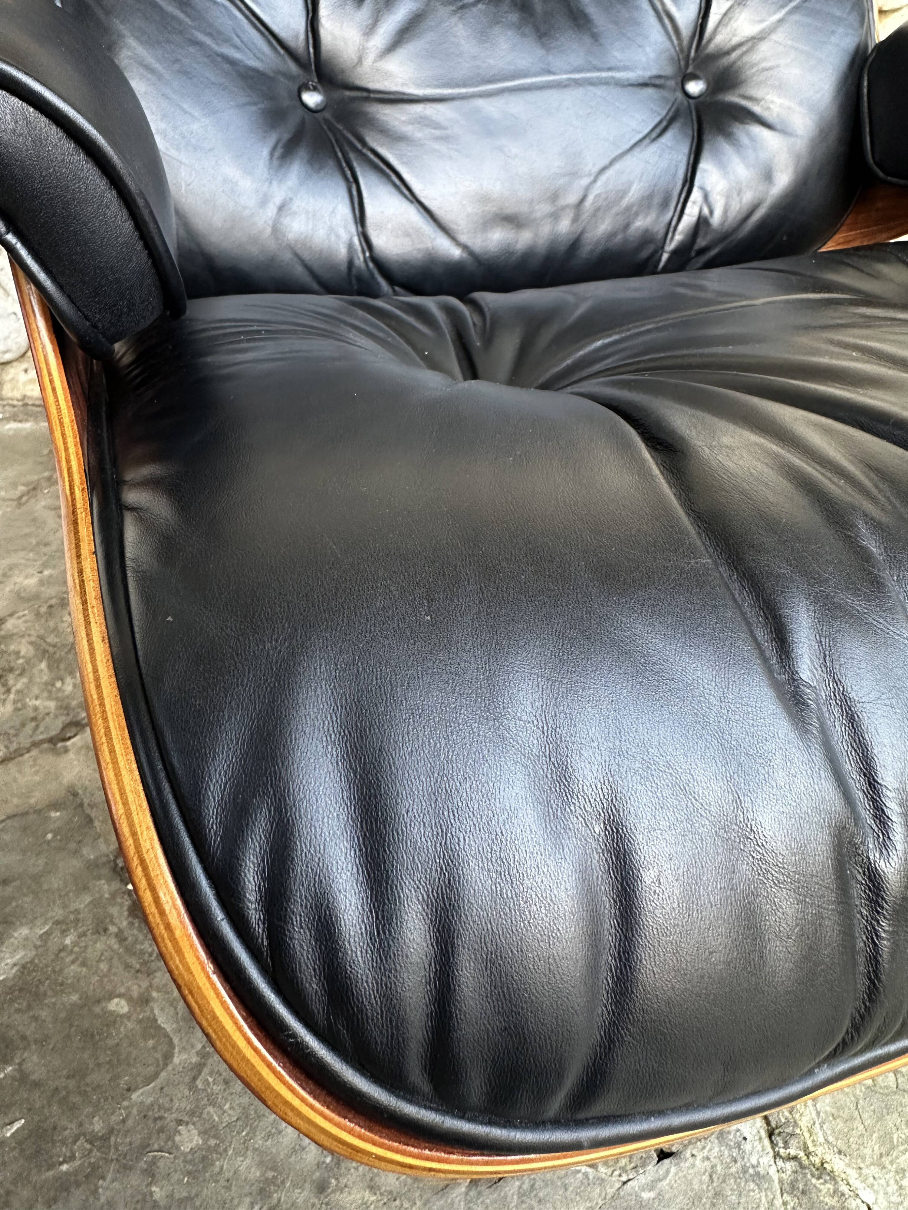 Fauteuil Lounge et ottoman Herman Miller Charles & Ray Eames, palissandre