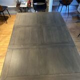 Extendable dining table