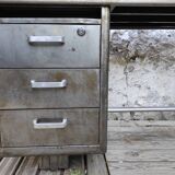 Strafor desk in brushed metal