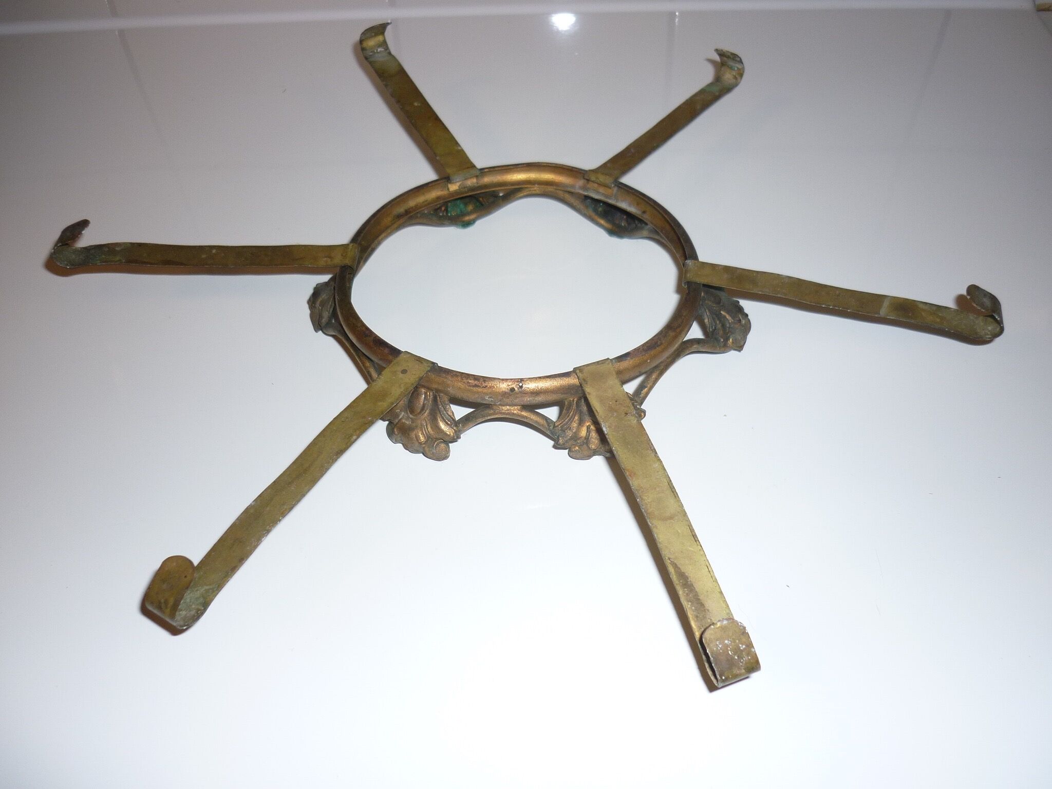 Ceramic plate underside on bronze stand