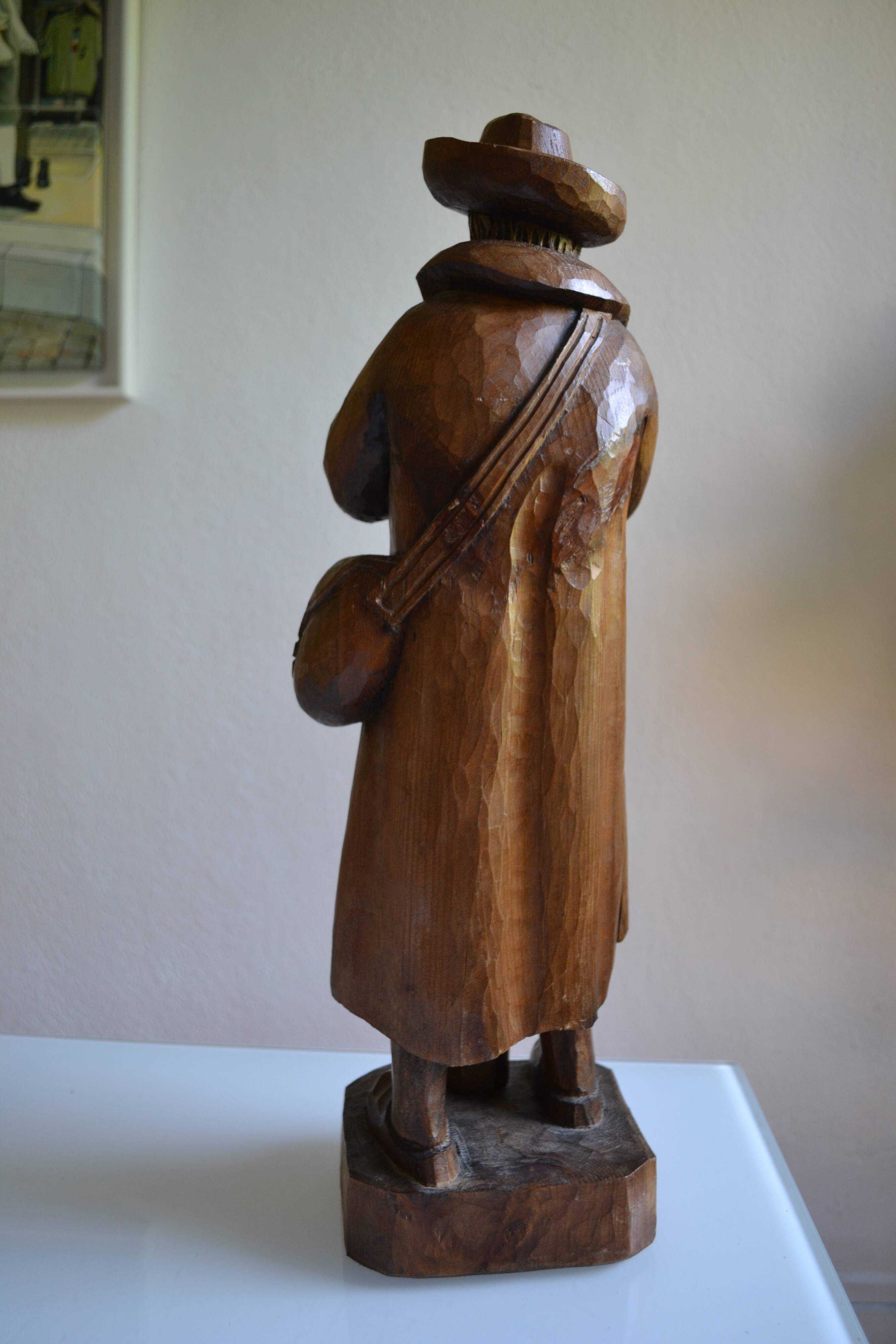 Large wooden sculpture of a man with his grain shovel 52 cm