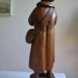 Grande sculpture bois d'un homme avec sa pelle à grain 52 cm