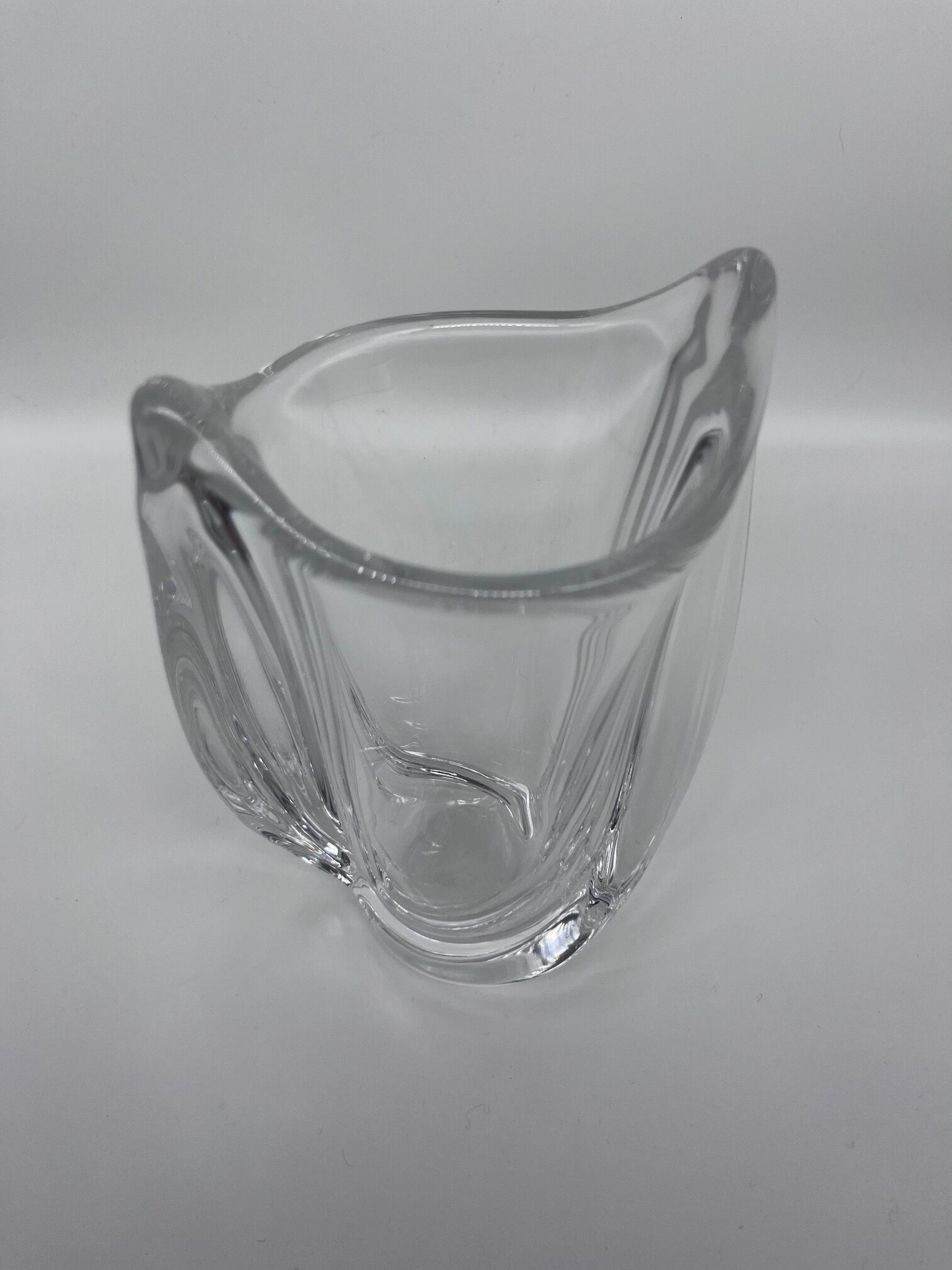 Valve crystal vase