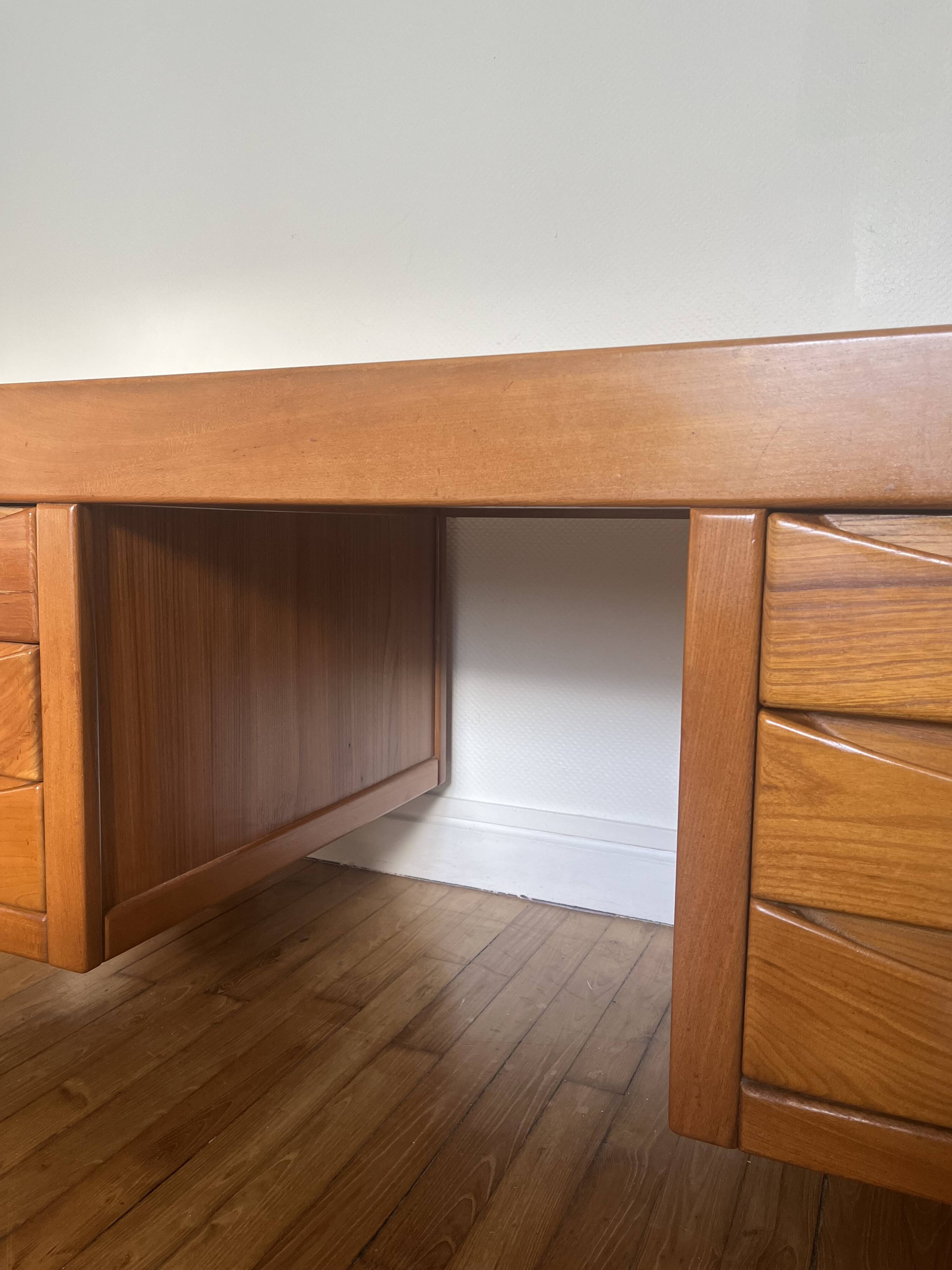 Bureau en orme de la Maison Regain