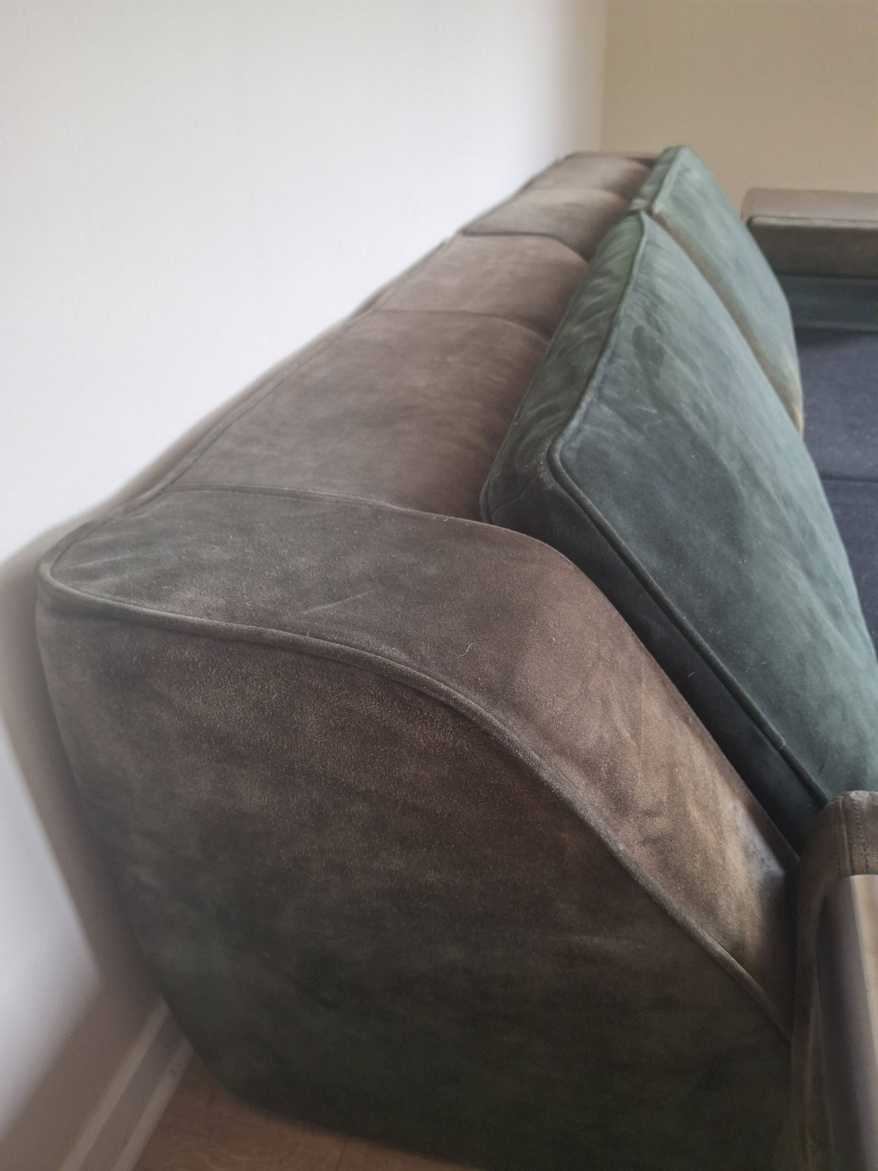 Double bed frame - Roche Bobois 1970s - complete - original green suede