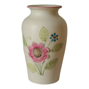 Vase fleuri en céramique