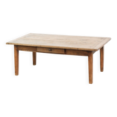 Table basse en pin ancien avec un tiroir et une apparence rustique.