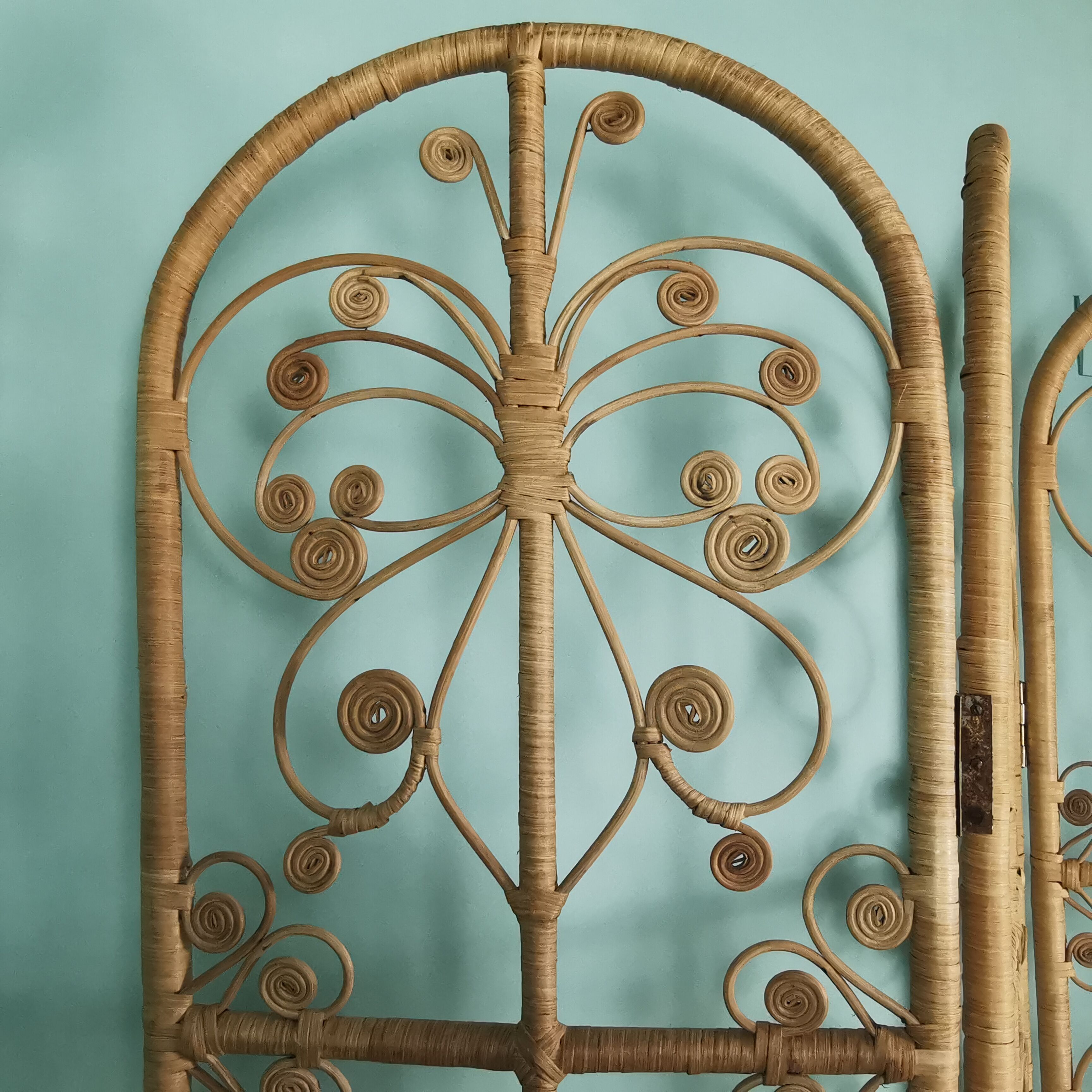 Peacok rattan screen