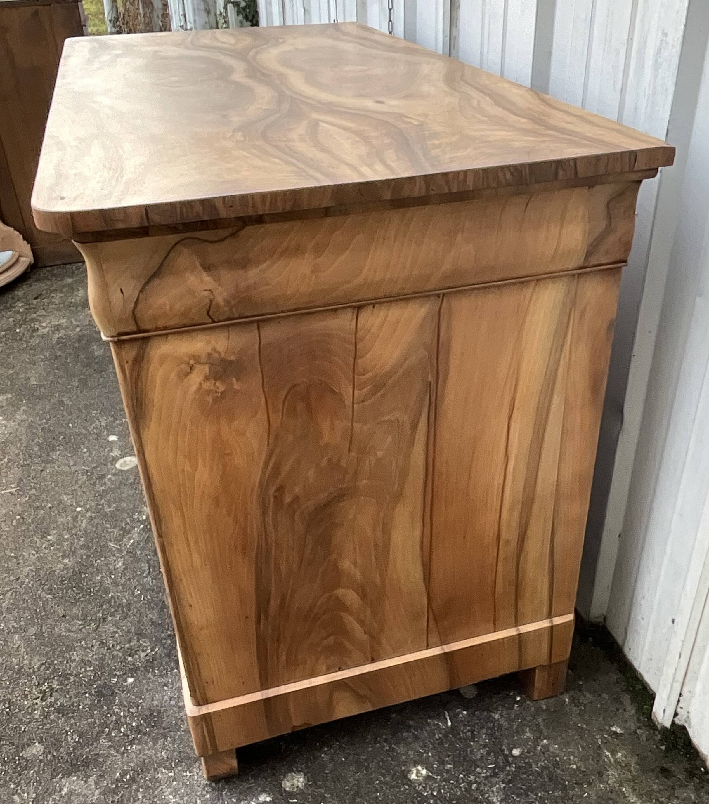 Louis Philippe Burl Walnut Chest of Drawers, Mid-19th Century