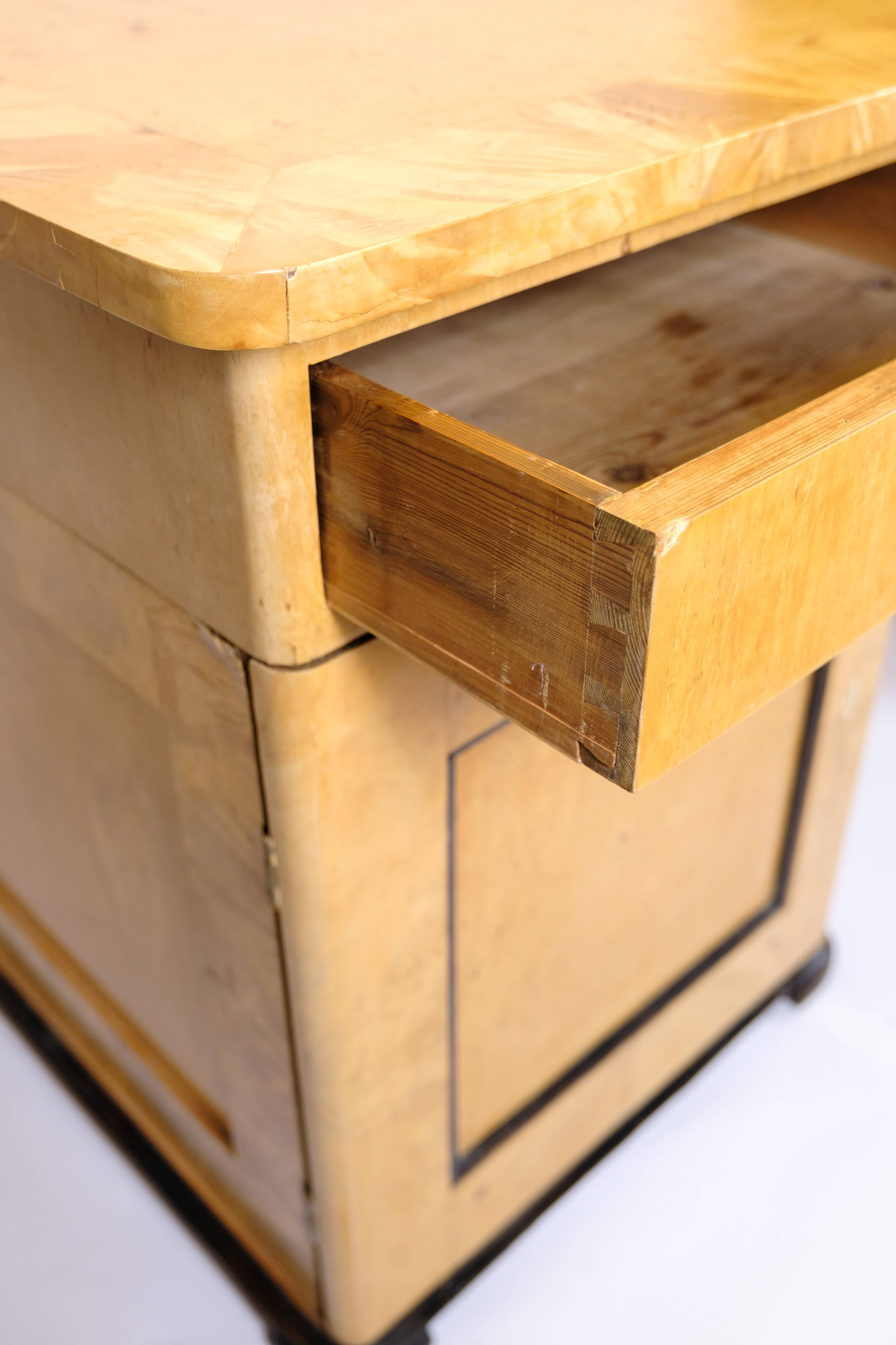 Bureau ancien – bois de bouleau et marqueterie – années 1840