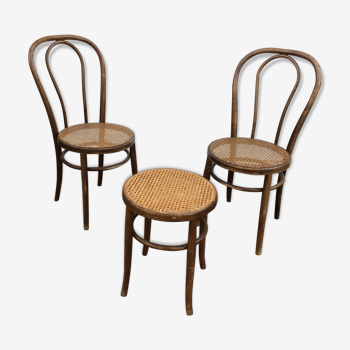 Paire de chaises bistrot et leur tabouret