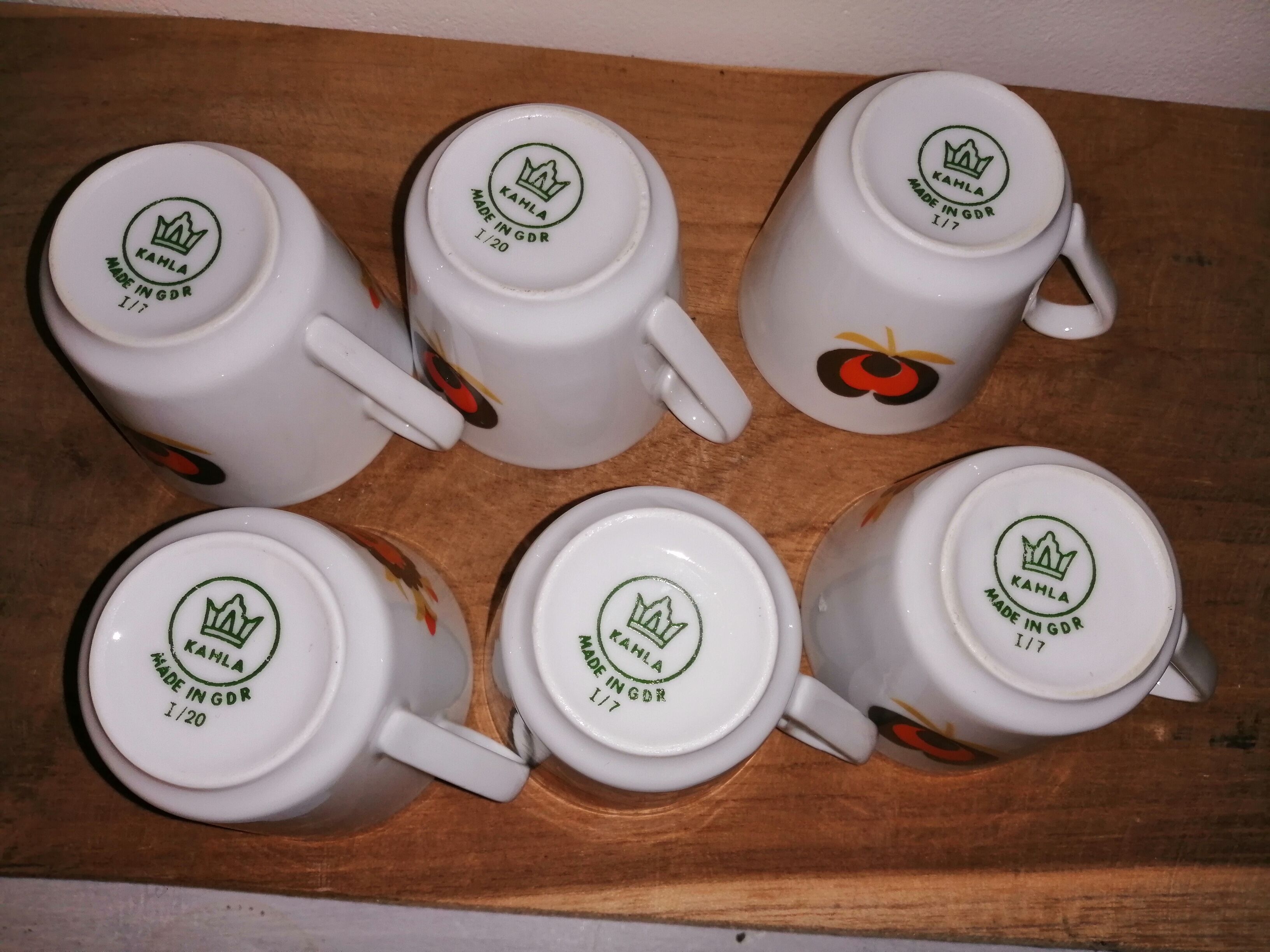 Serving 6 vintage coffee cups