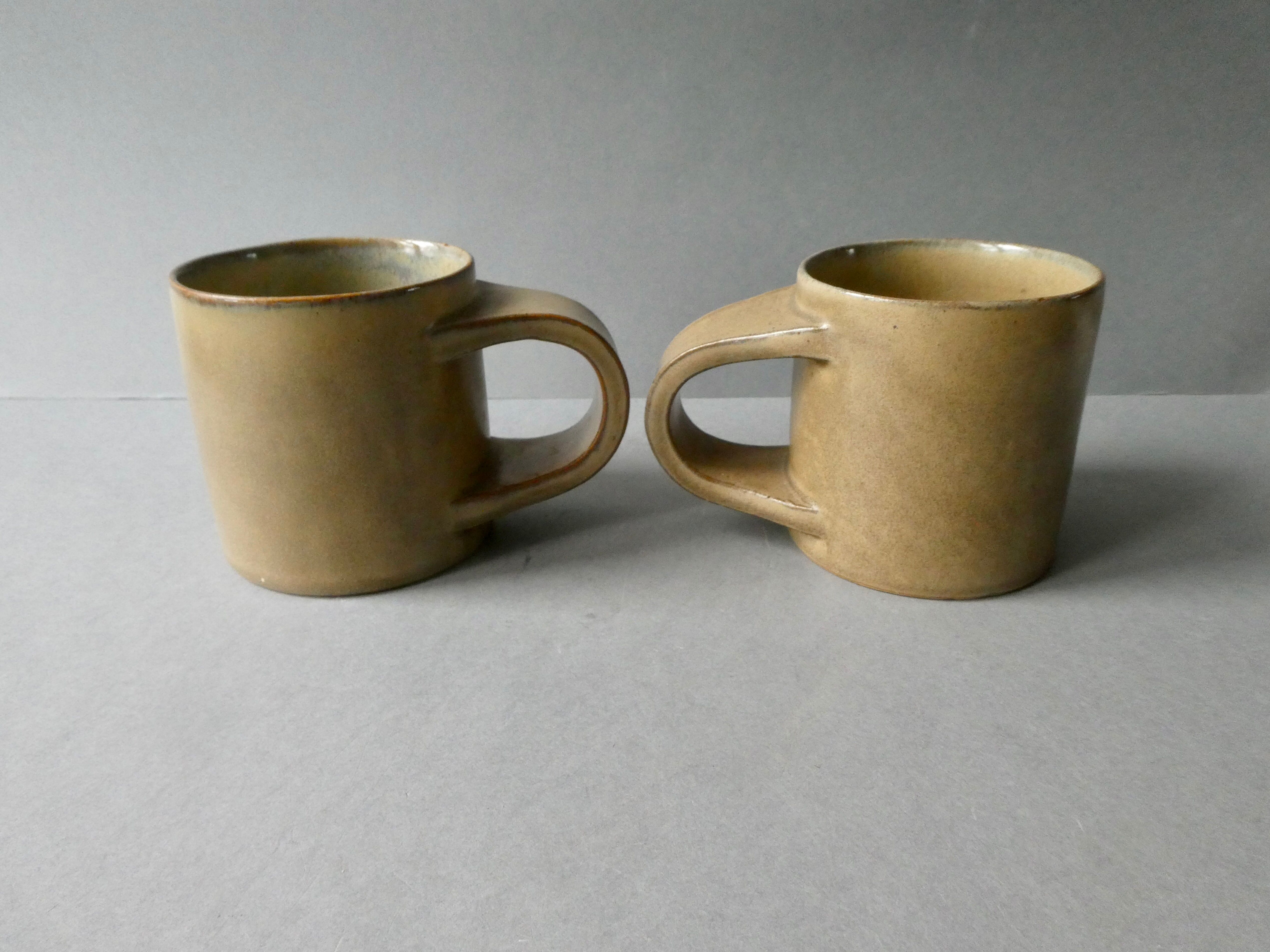 2 stoneware mugs Arts Ceram Grands fires, Puisaye sandstone