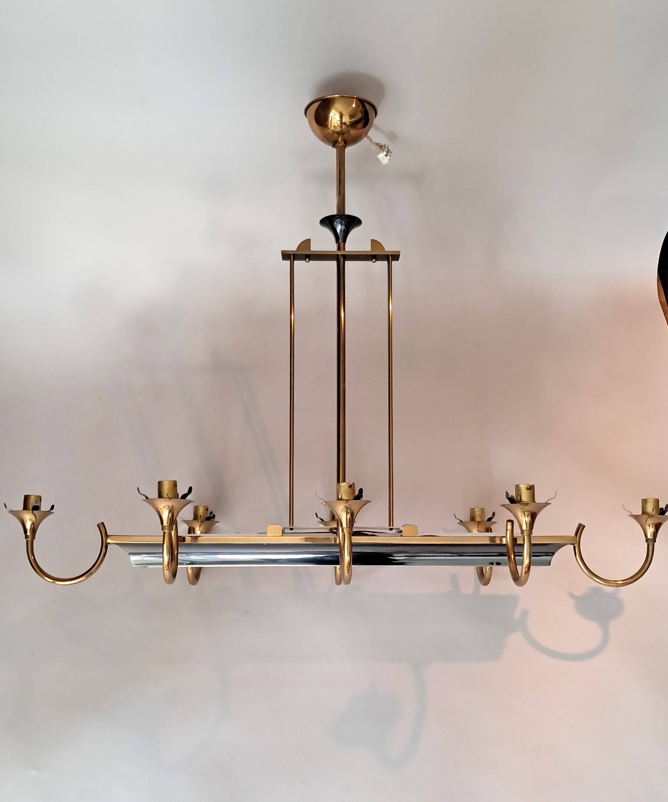 Eight-light chandelier in gilded brass and blue, 1950.