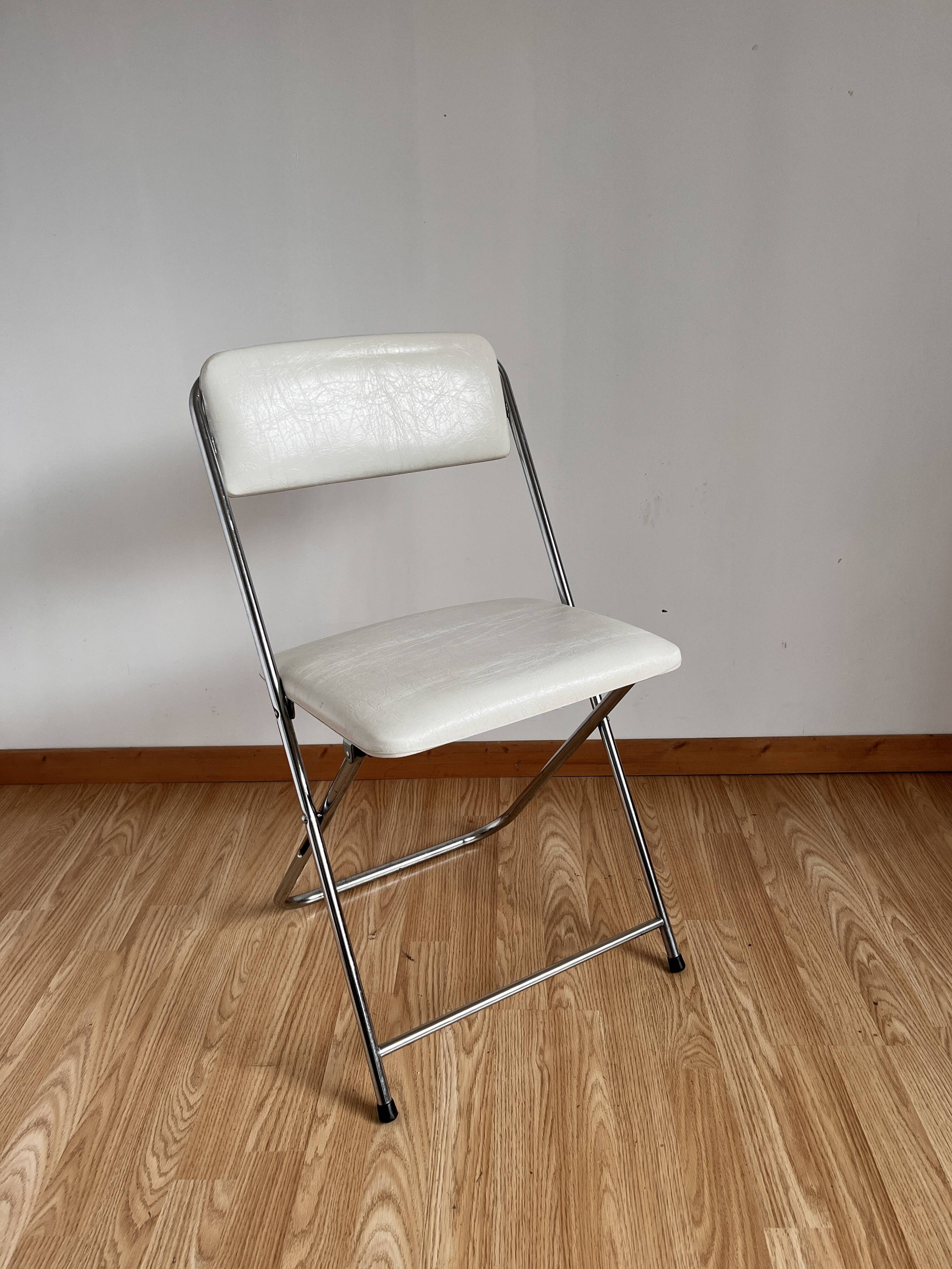 Folding chair in faux leather