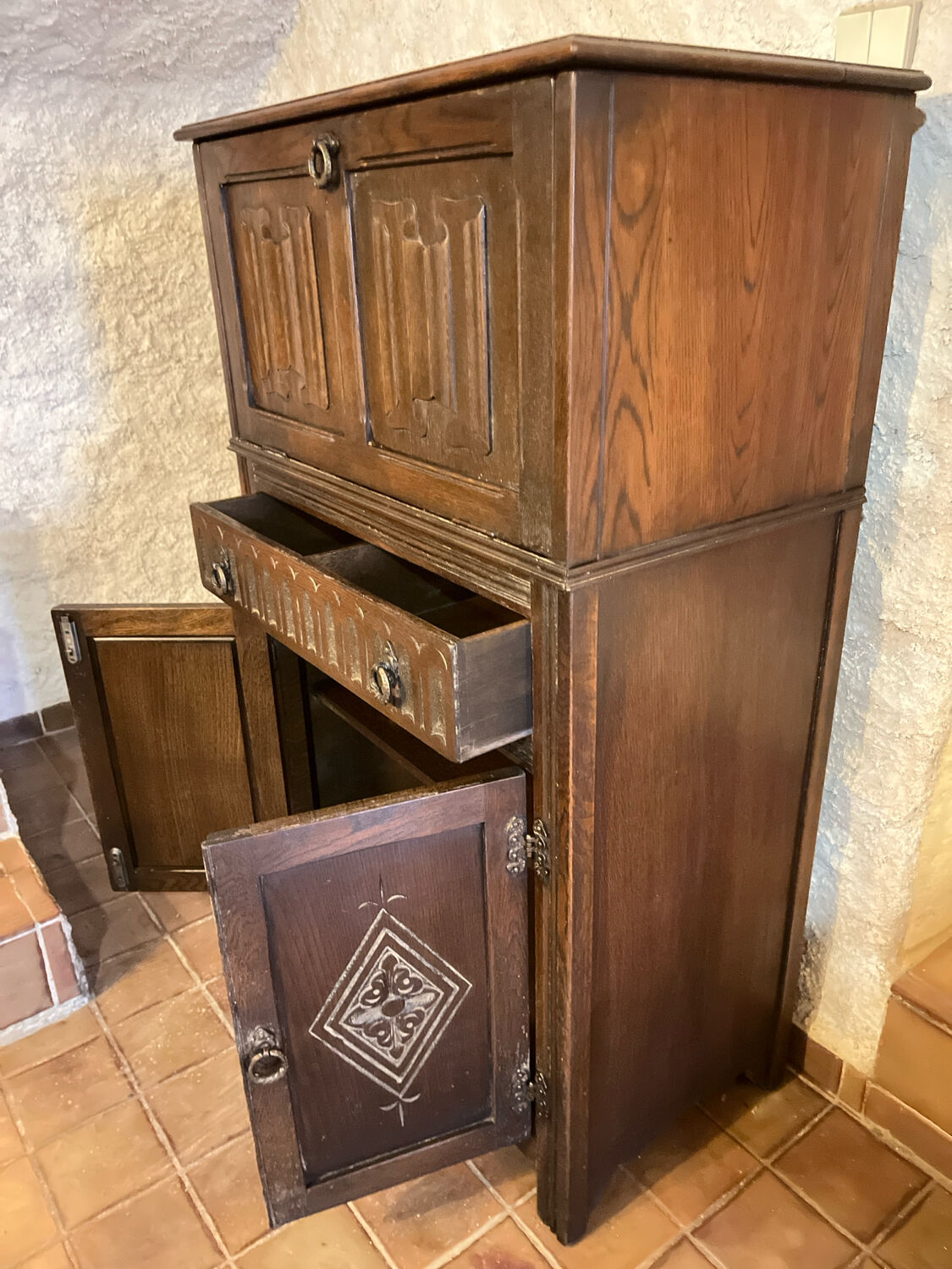 Jaycee Furniture English Bar Cabinet