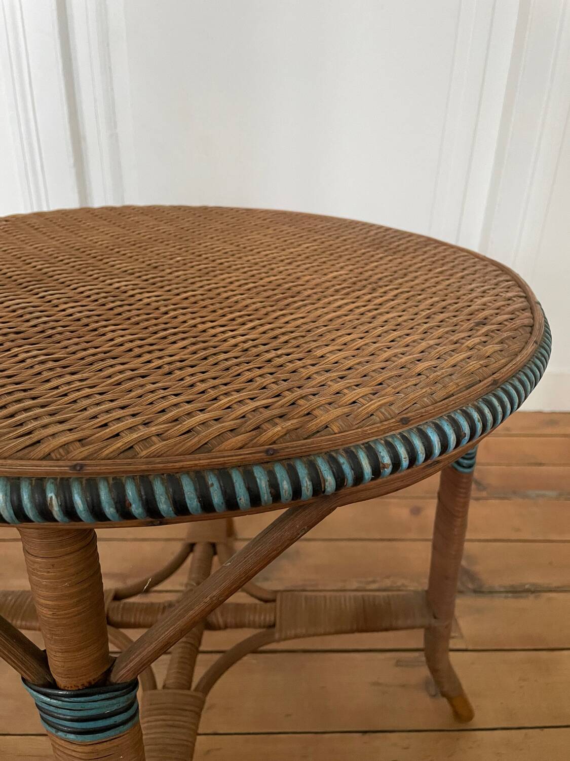 Vintage rattan coffee table pedestal
