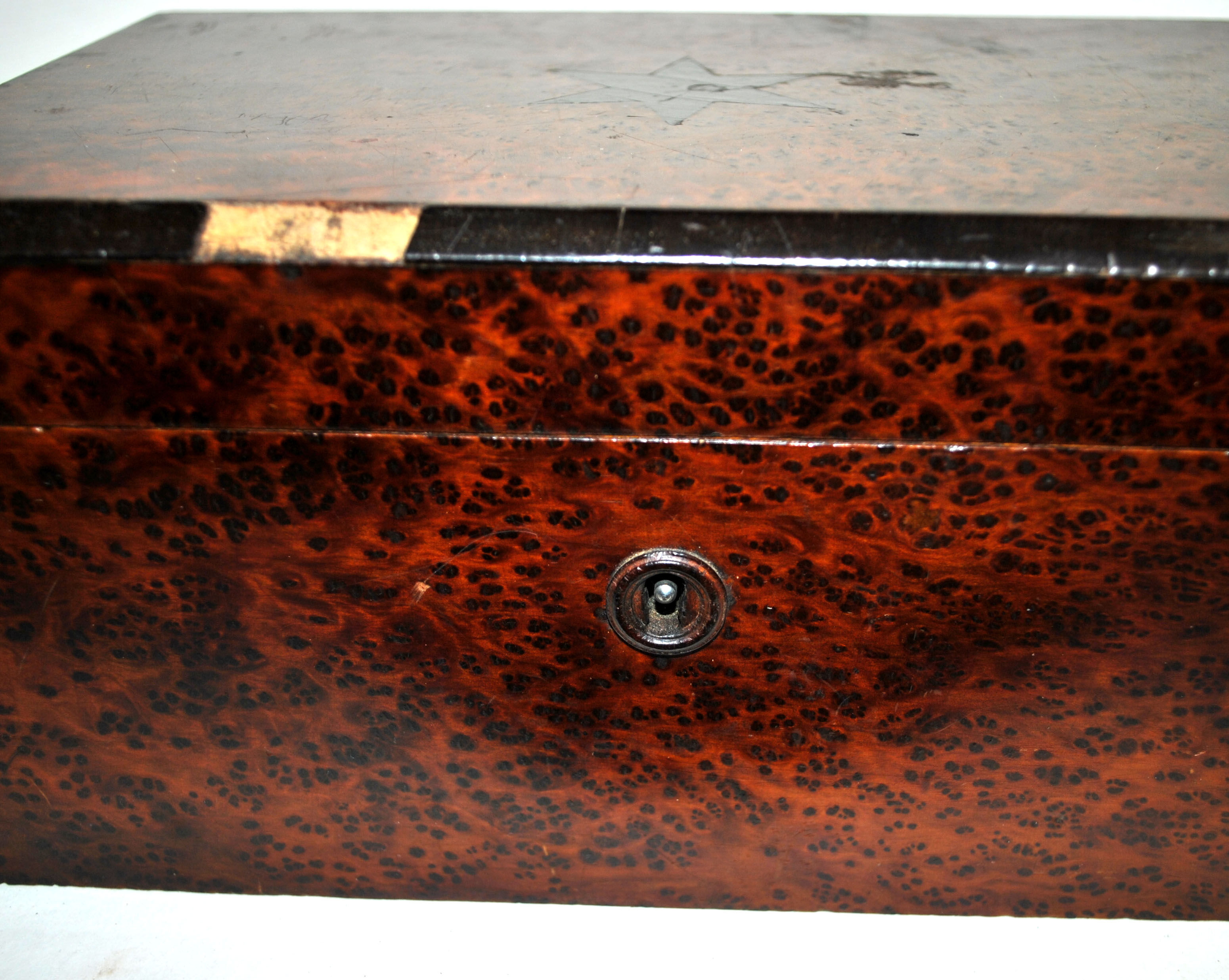 Boite ancienne en bois sombre - coffret en ronce et marqueterie en étoile 28x18x13