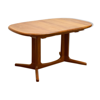 Extendable mid century oval teak dining table by Glostrup, 1960s