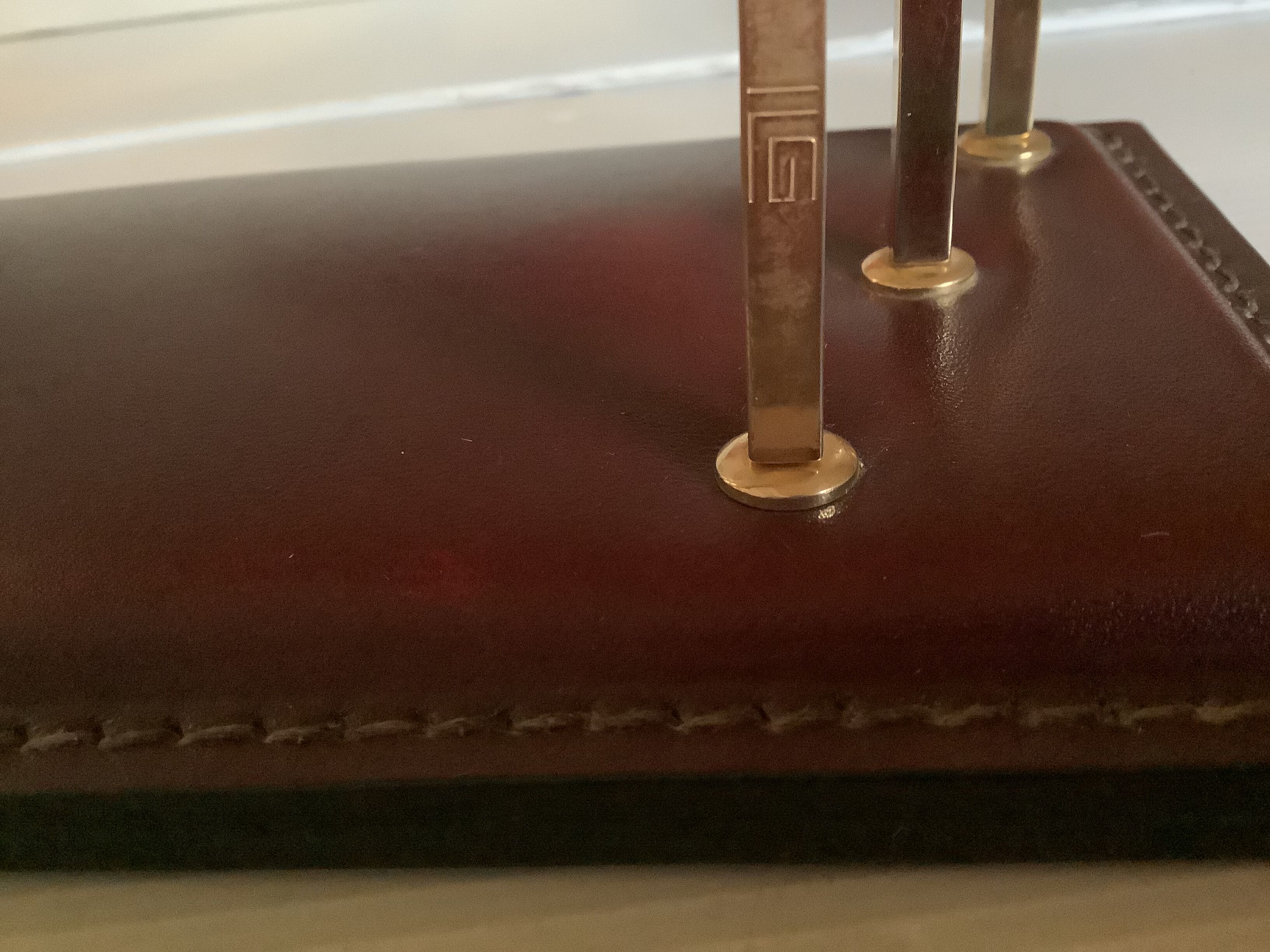 Mail rack brass garnet leather ILG Belgium