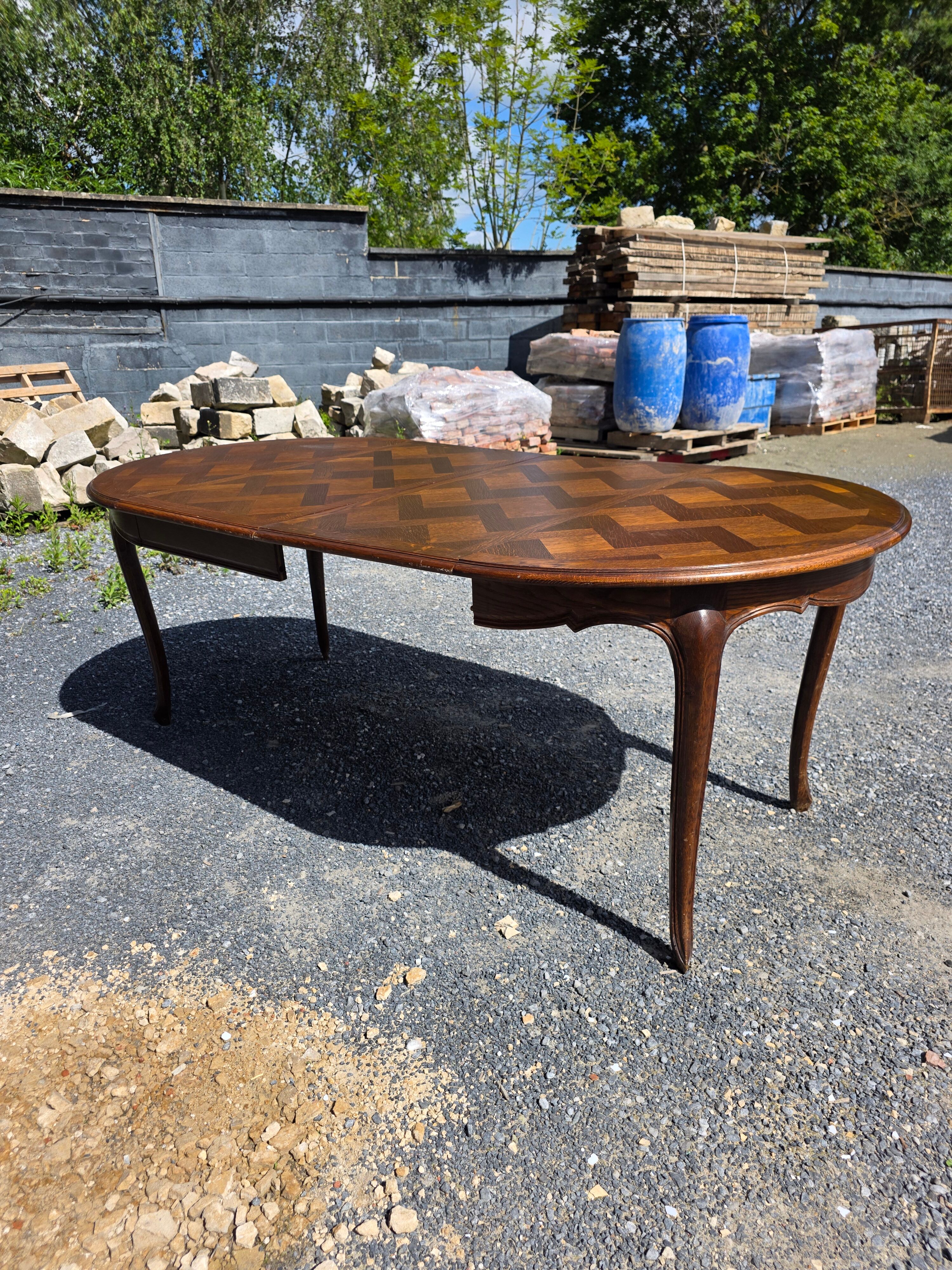 Extendable table in Louis XV style in oak (2 extensions)