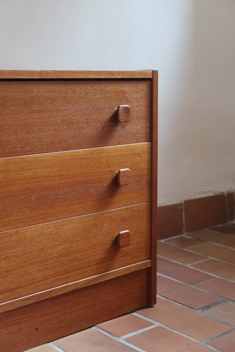 Danish teak chest of drawers from the 1960s.