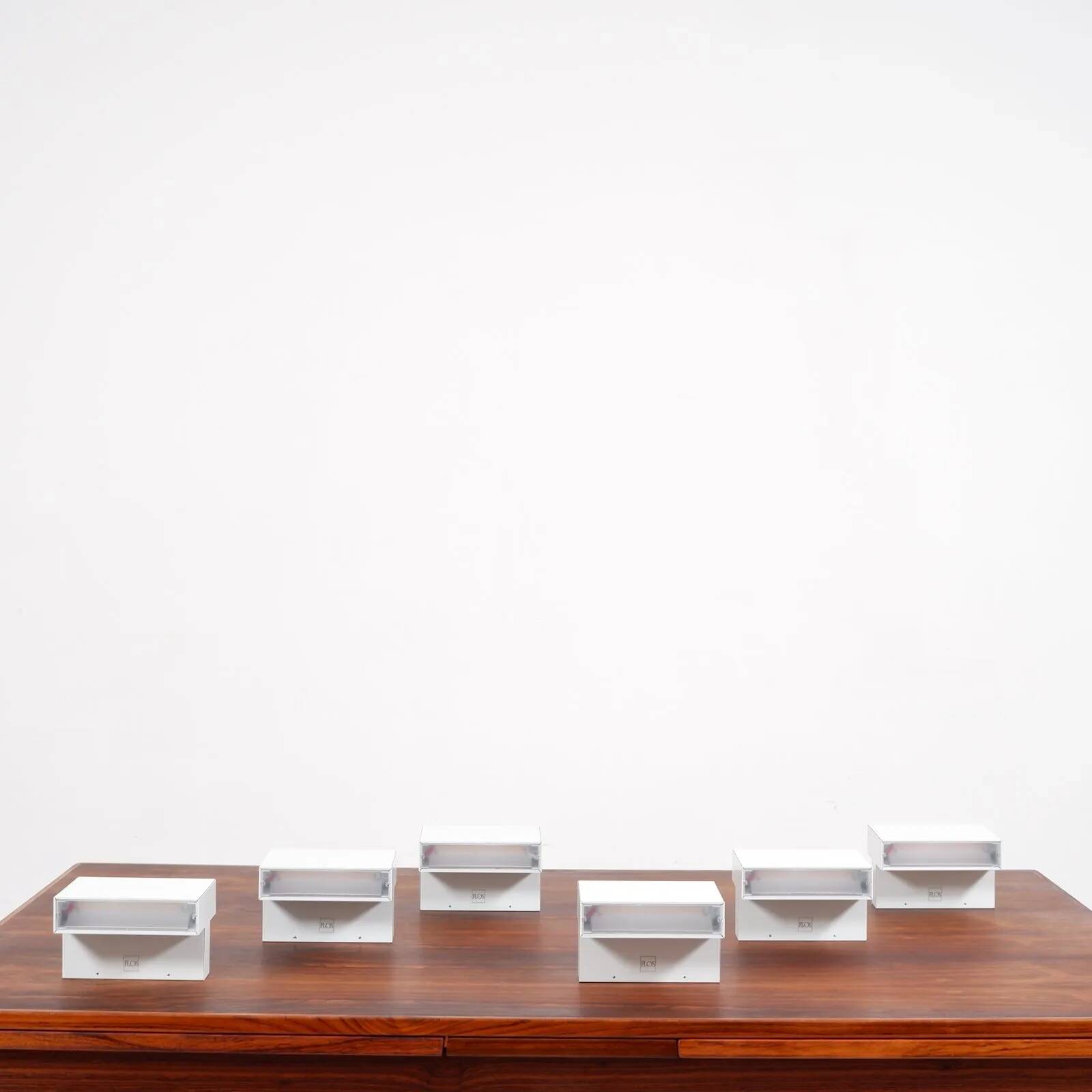 “Tight light” wall lamps by Piero Lissoni for Flos