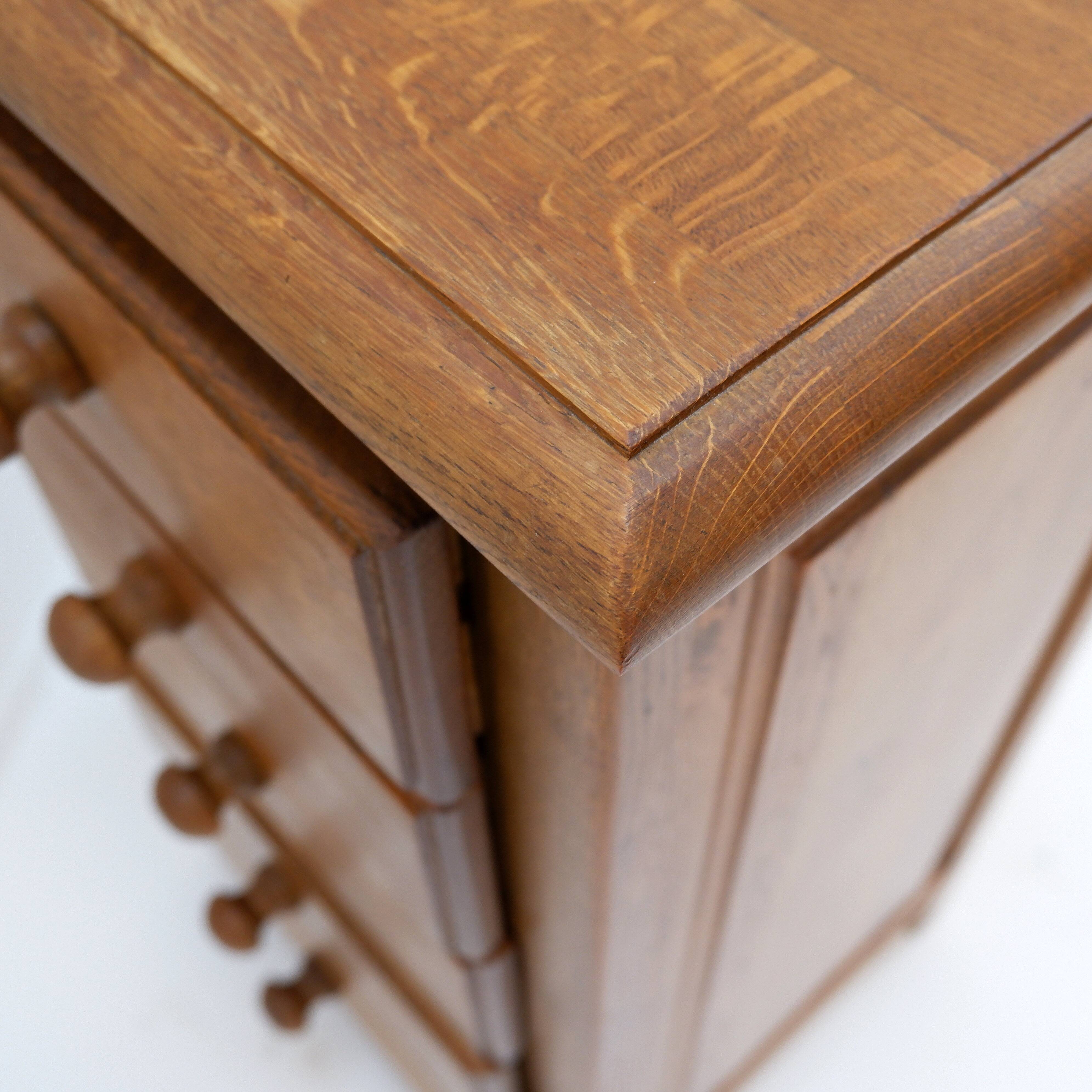 Chiffonnier / commode en bois massif avec 5 tiroirs