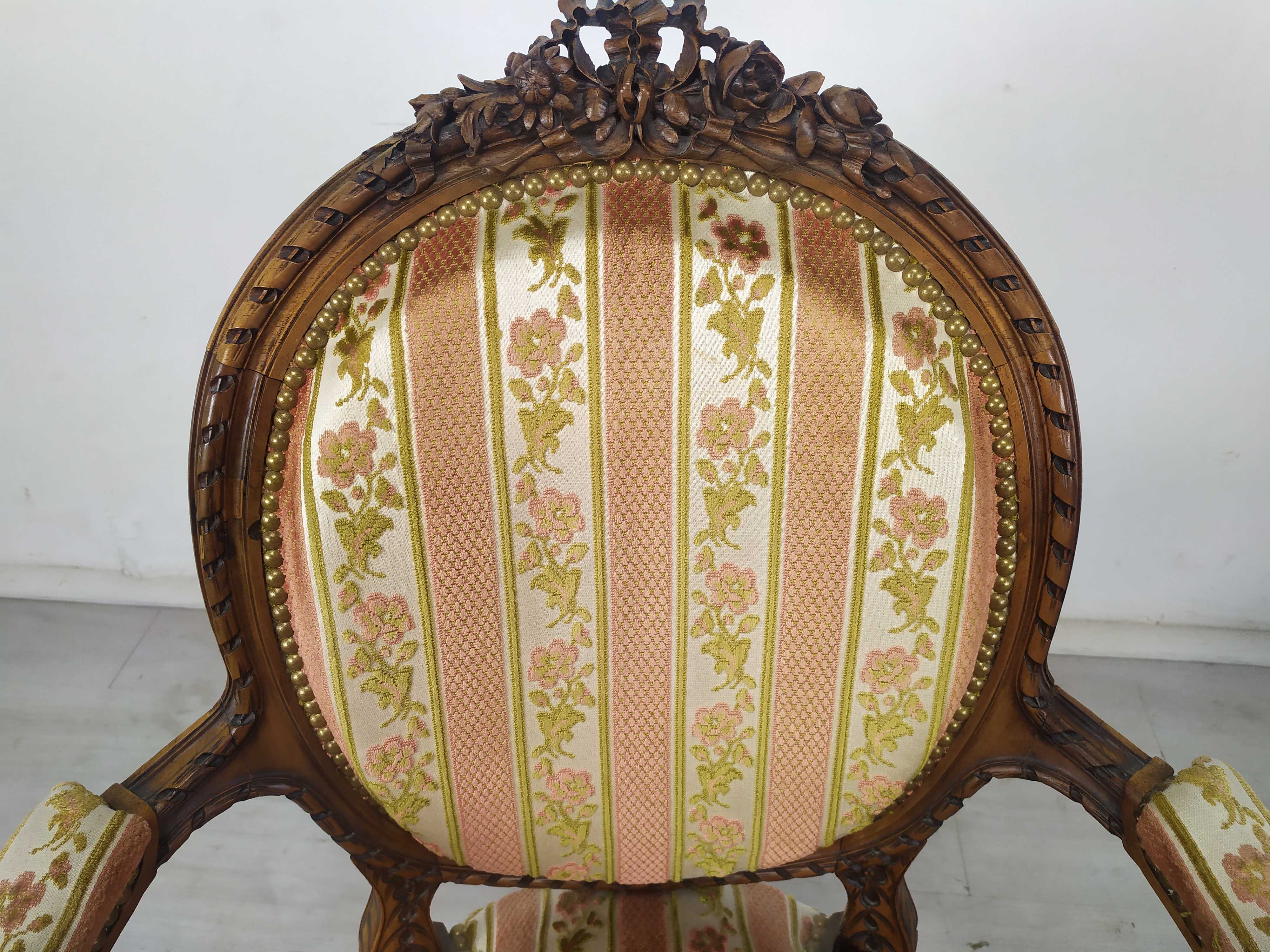 Lounge armchairs bench medallion