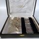 Coffret de 12 fourchettes à gâteaux en métal argenté Ercuis