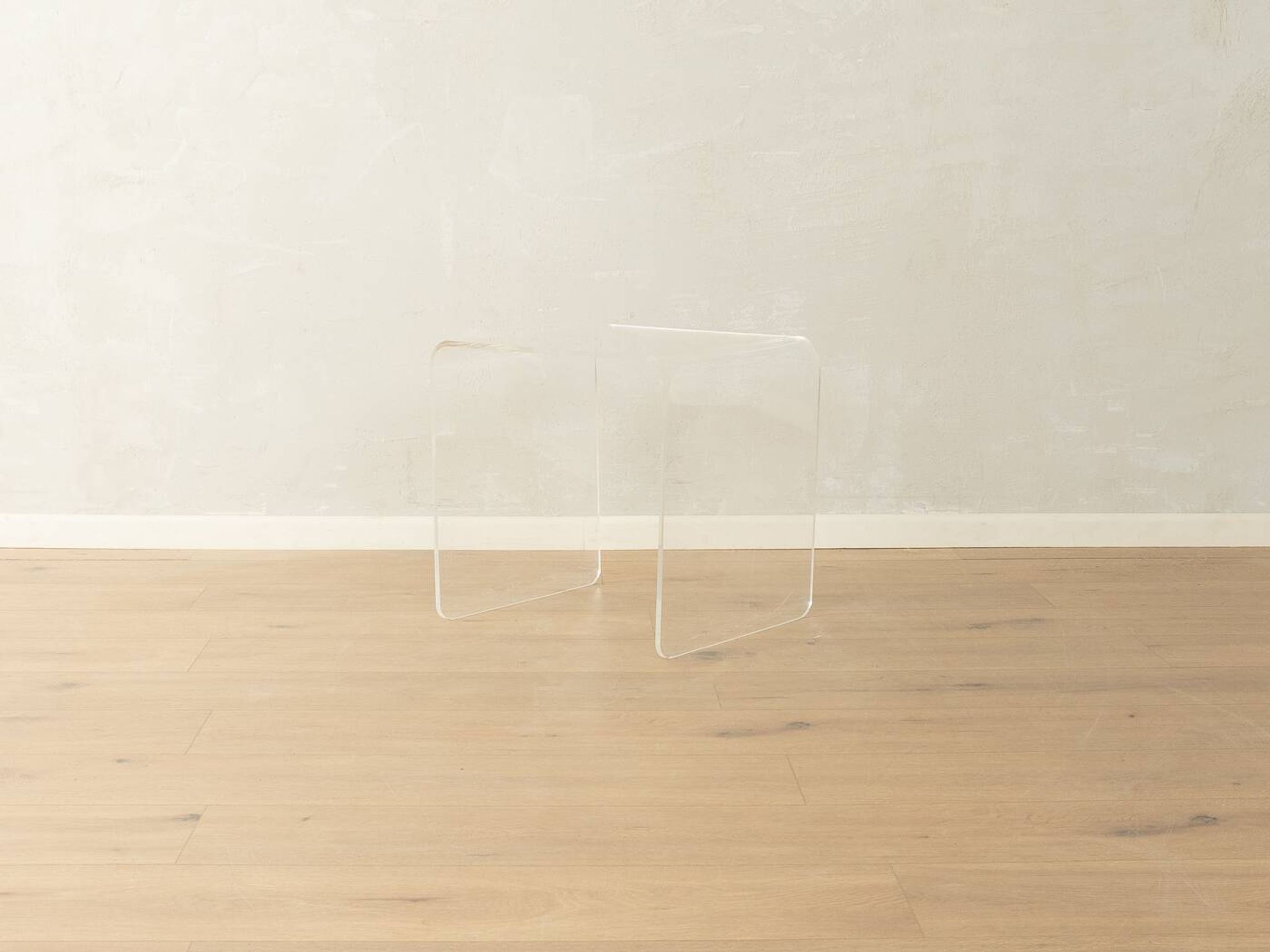 Table d'appoint minimaliste des années 1970, en verre acrylique