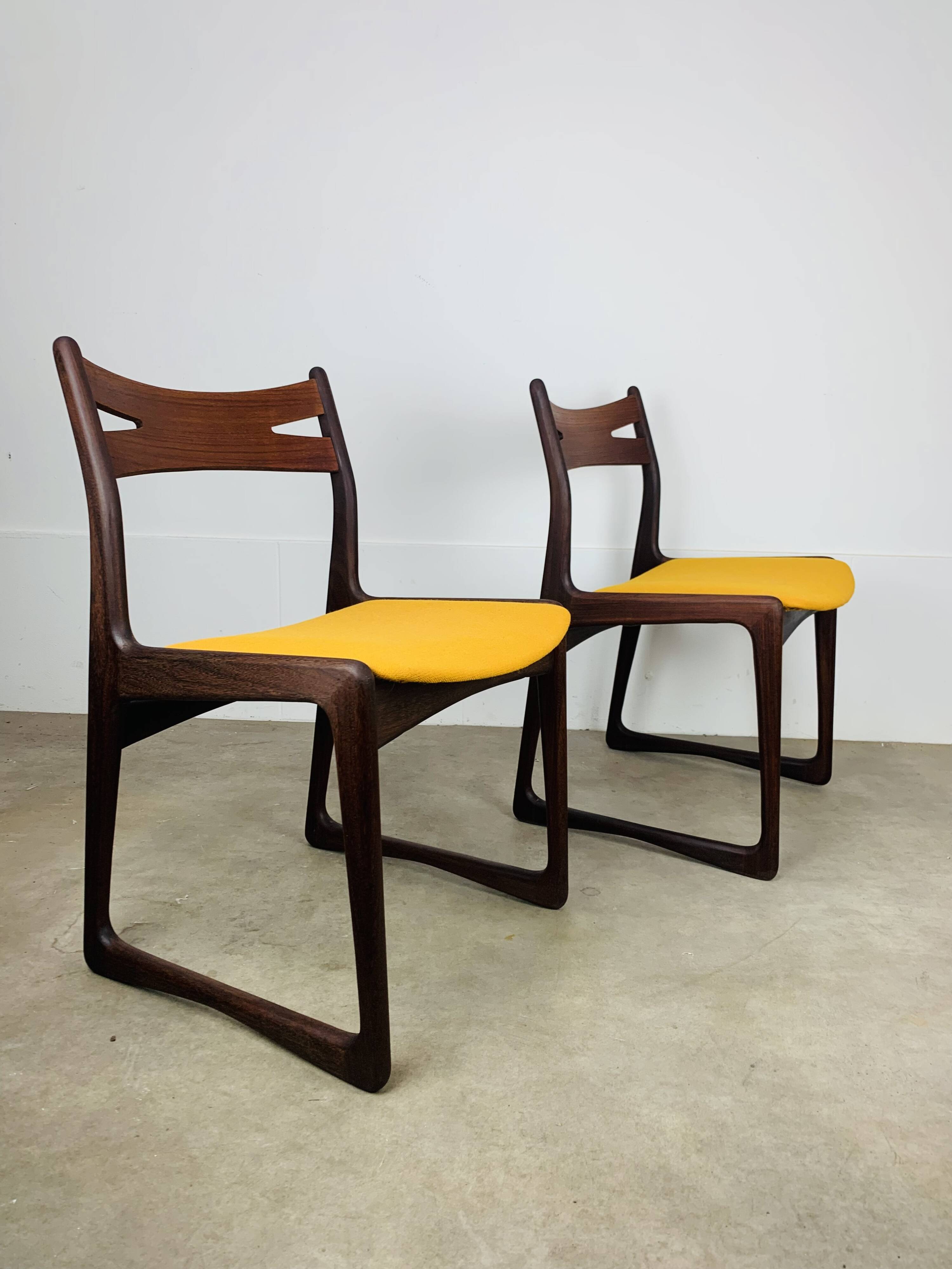 Pair of Danish Scandinavian chairs in rosewood, 1960s.