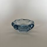 Blue flower-shaped empty pocket