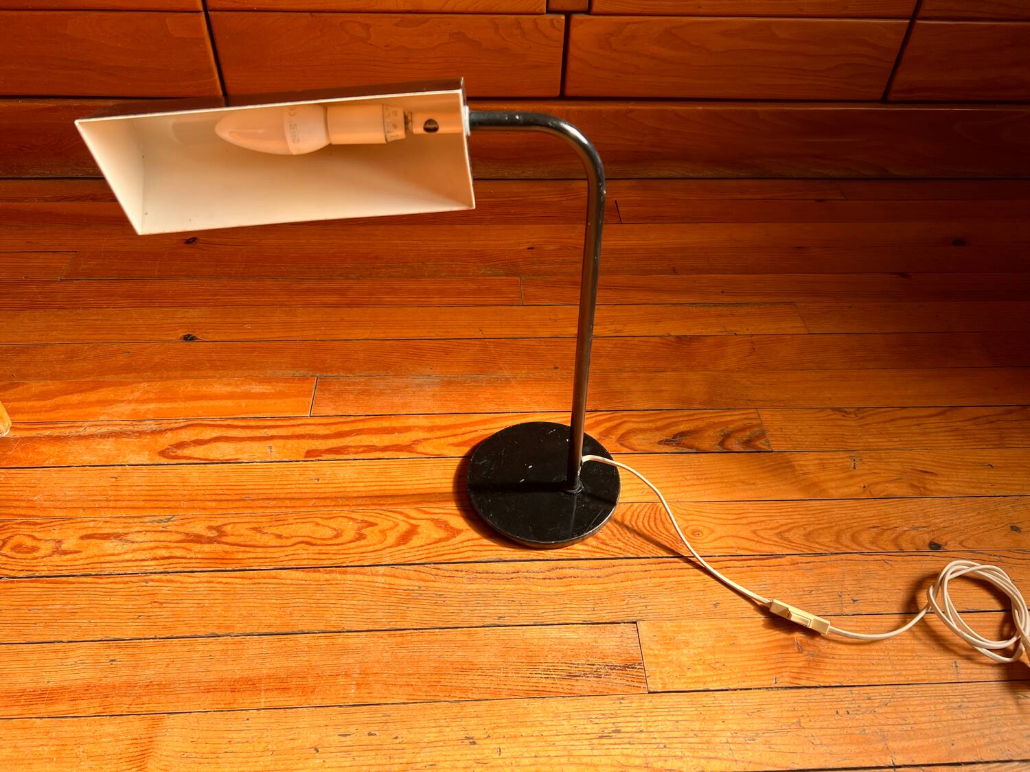 Amilux desk lamp