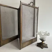 Antique brass and iron mesh spark guard with 4 panels – Early 20th century