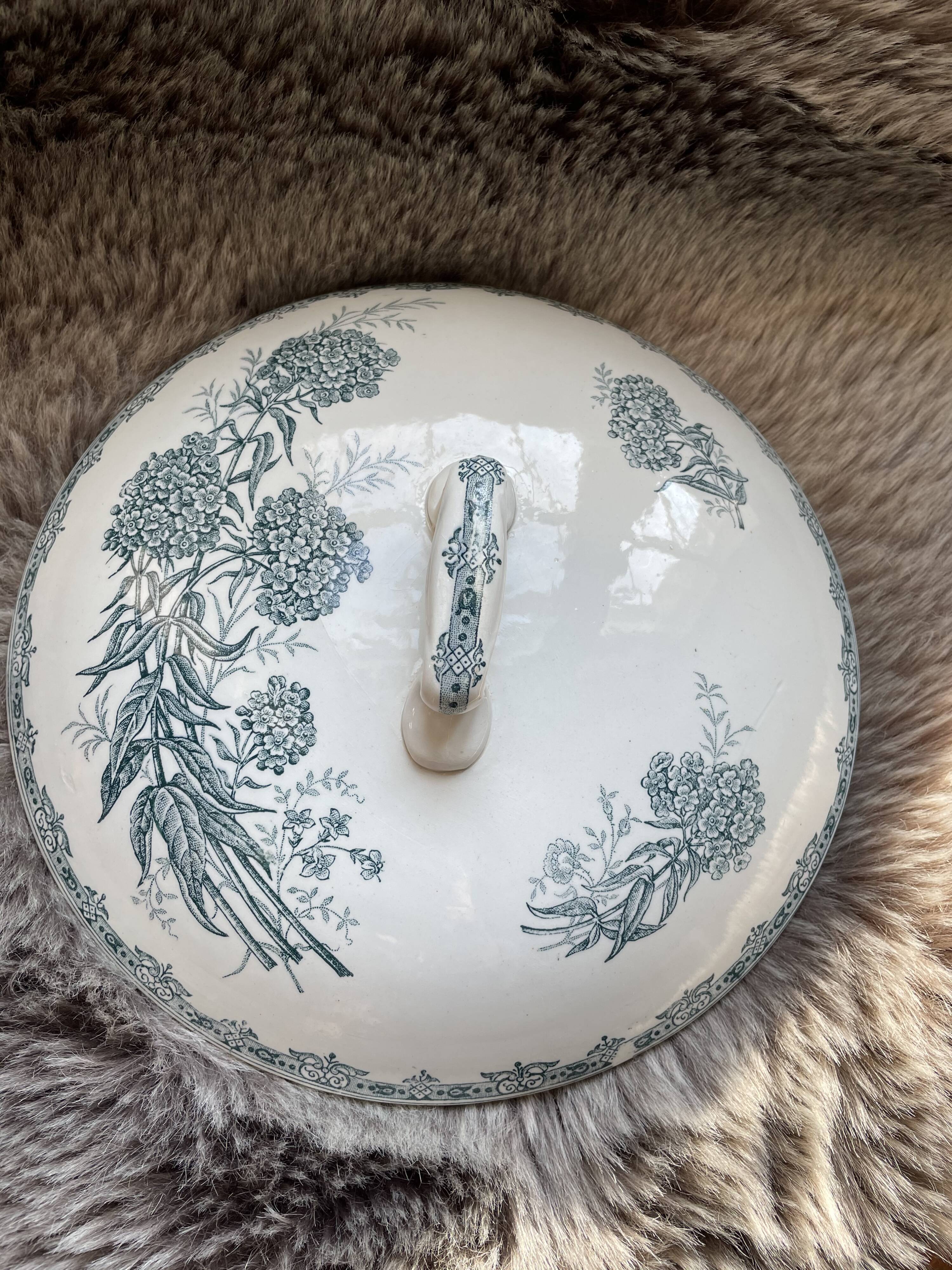 Former St Amand model DAISY soup