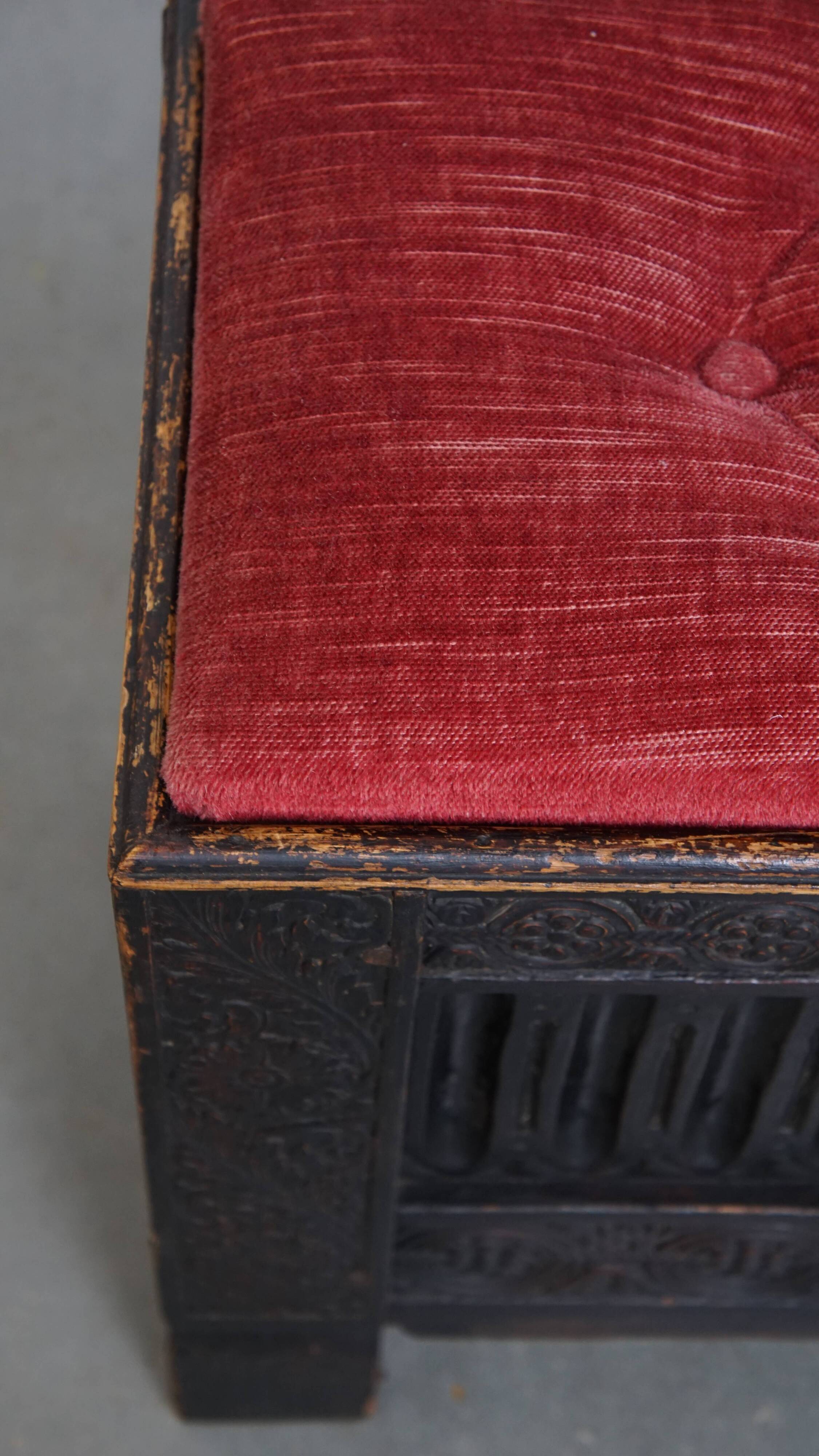 Banc/coffre anglais antique avec siège capitonné rouge