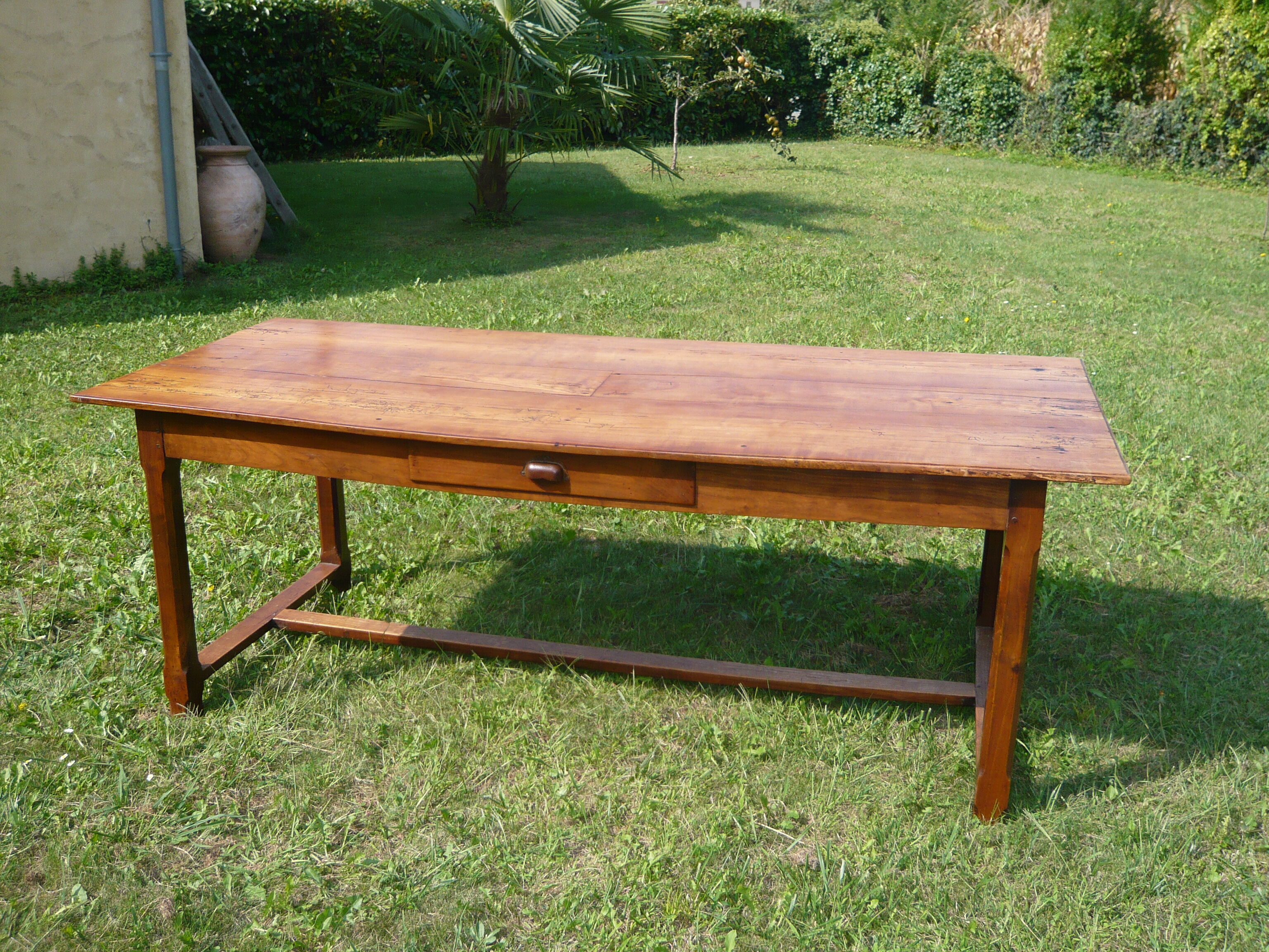 Farm table