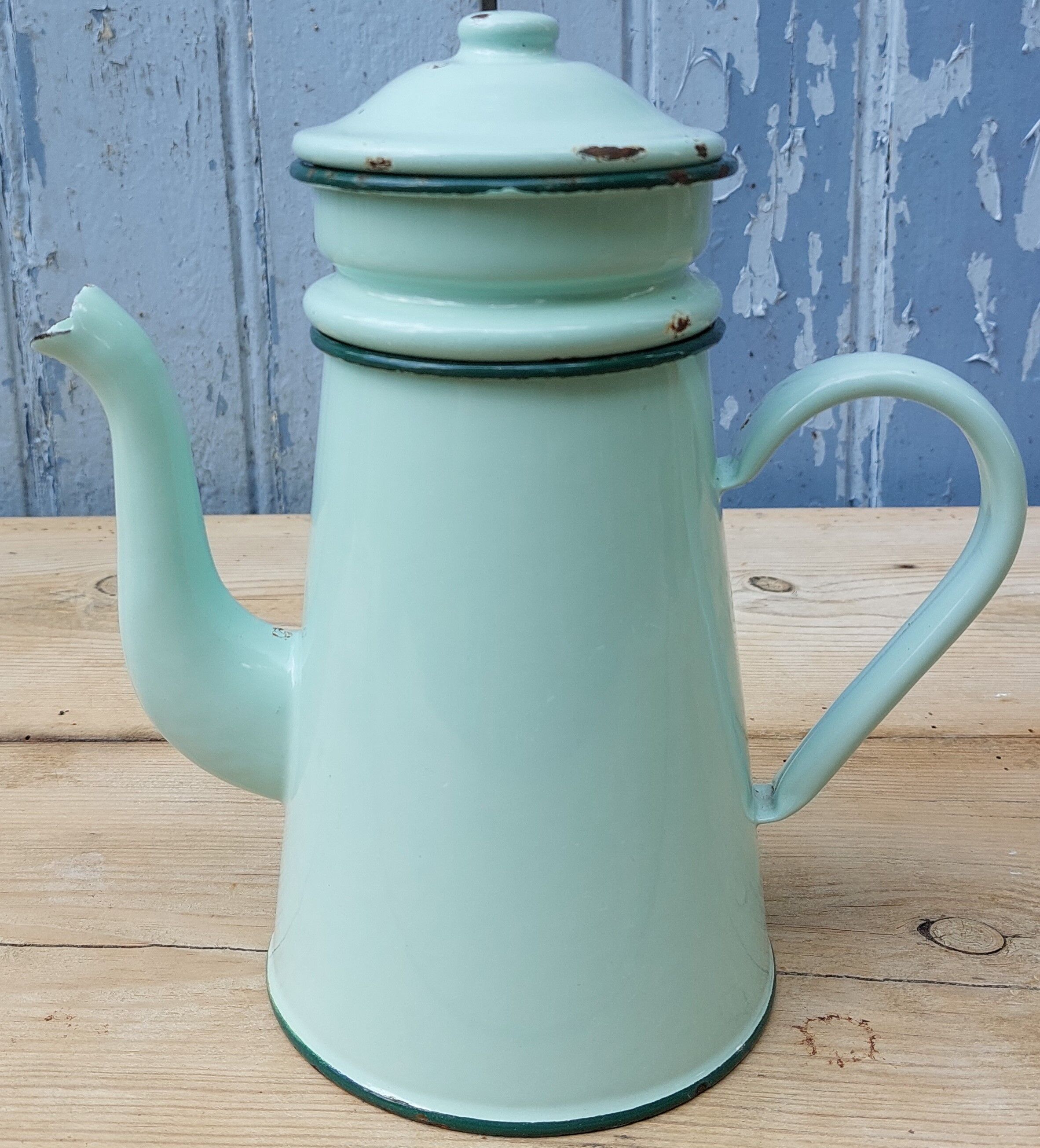 Water-green enamelled coffee maker