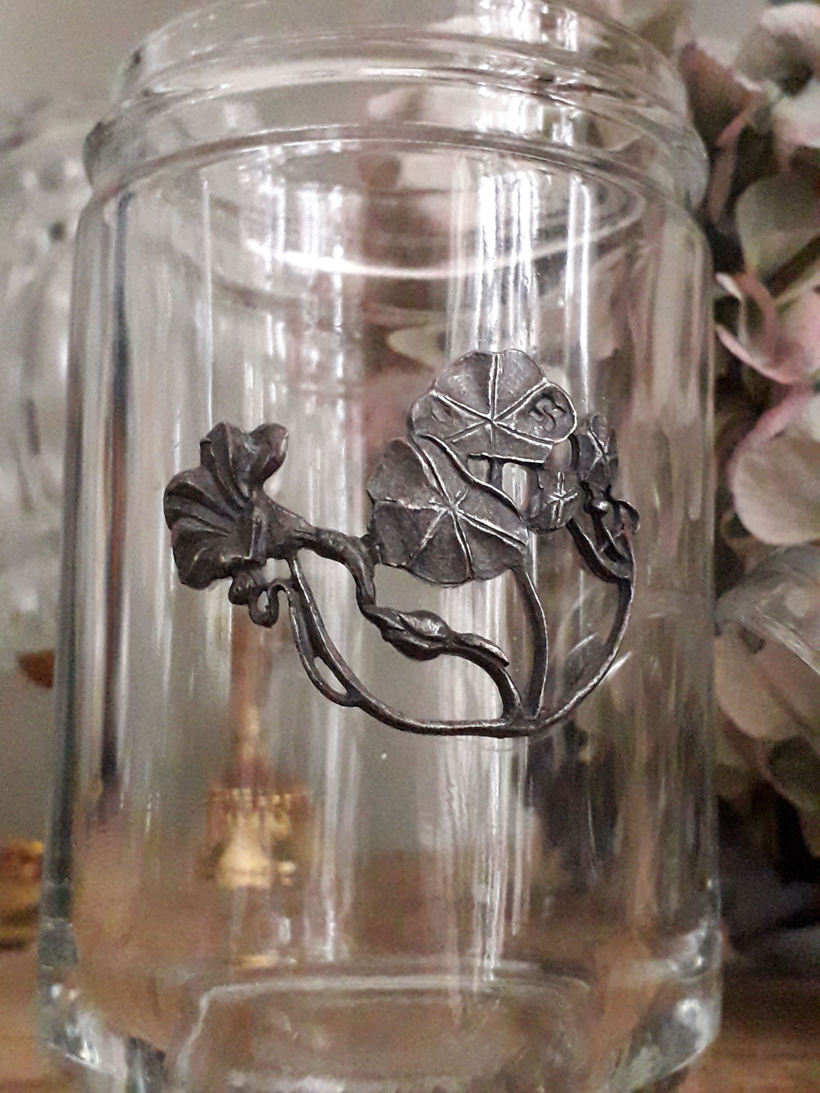 Glass jar