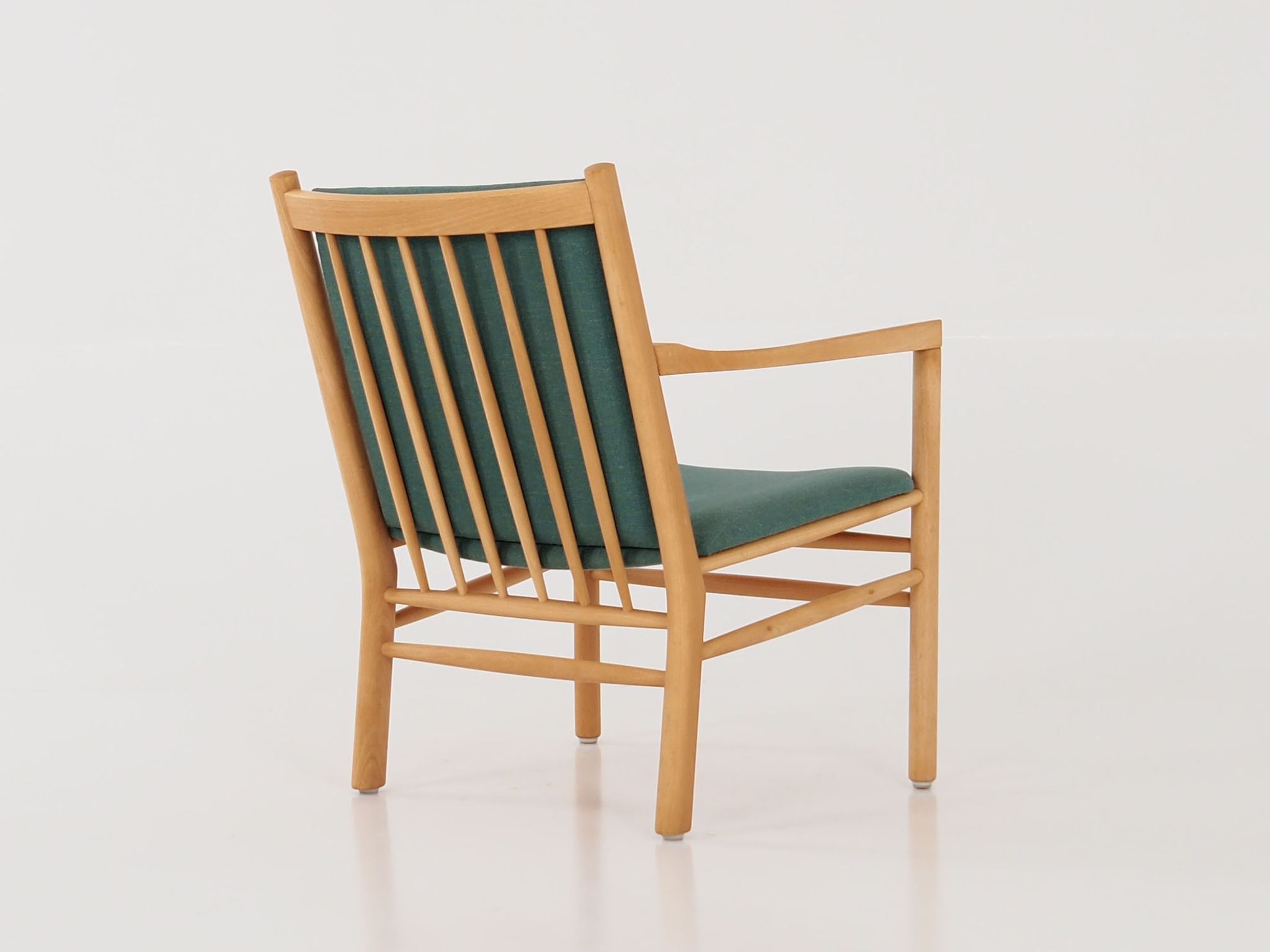 Armchair design J147 by Erik Ole Jørgensen of Tarm Stole & Møbelfabrik.