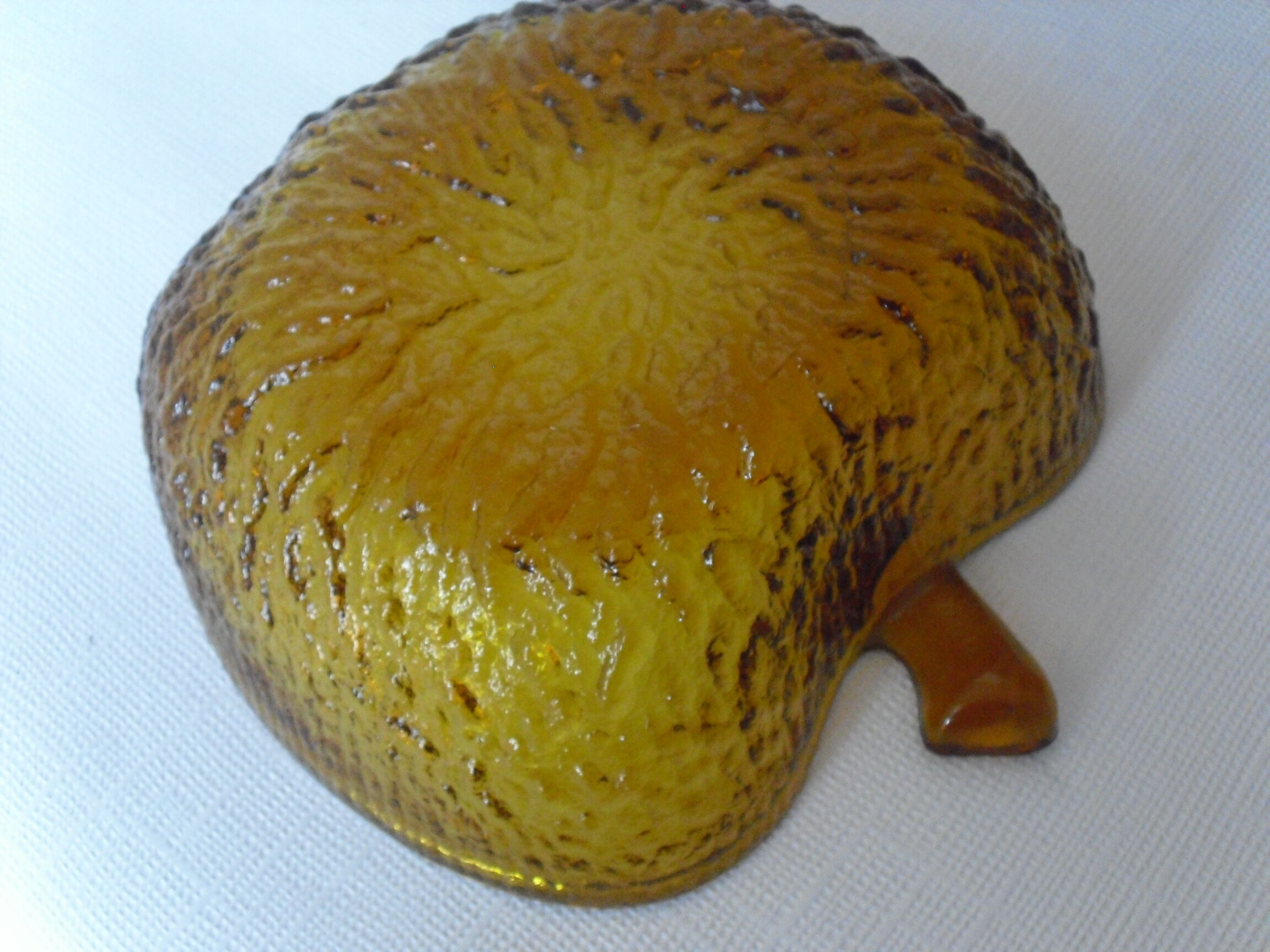 Plat creux en verre ambré