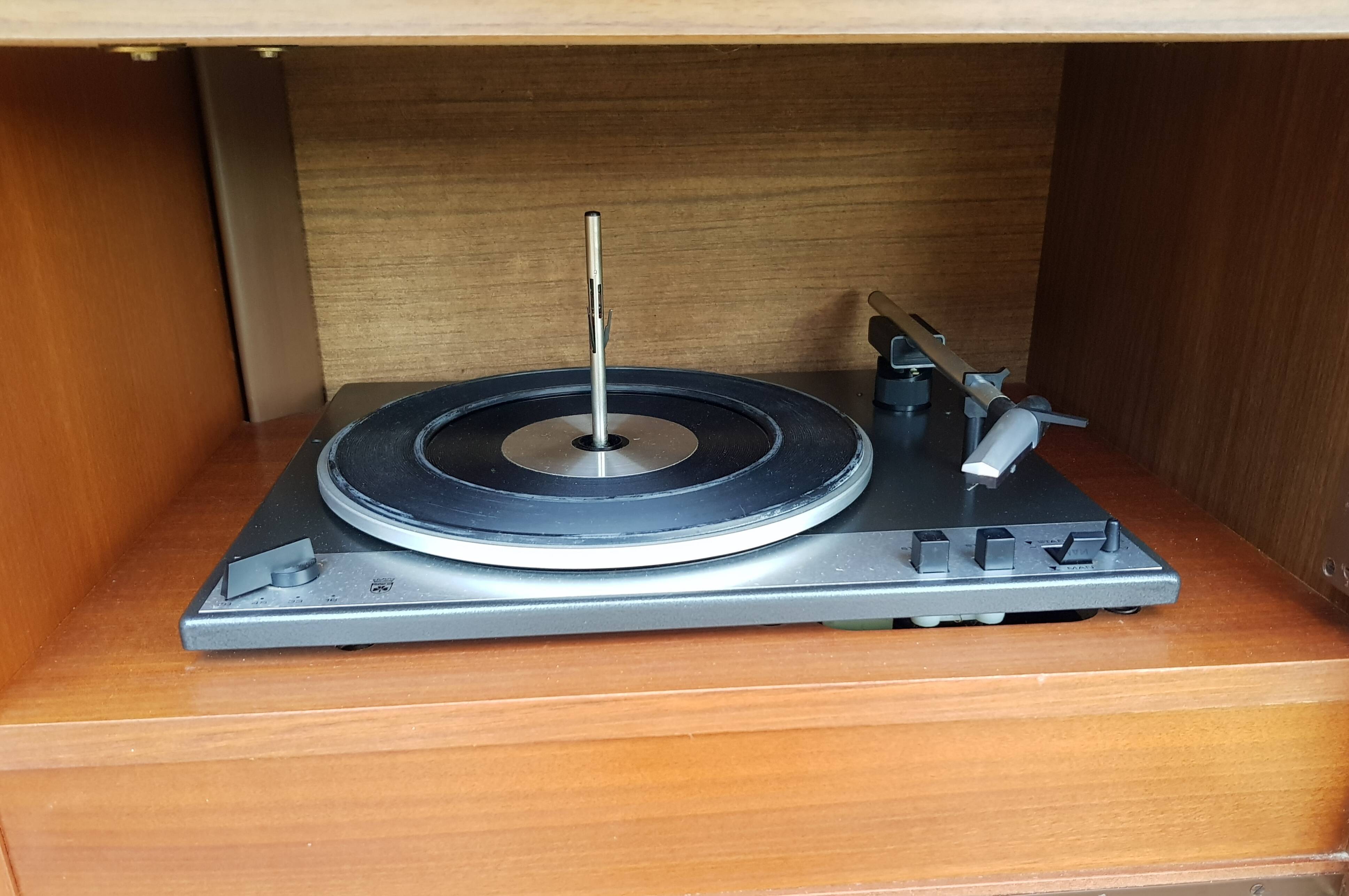 Radio turntable Grunding 60s furniture