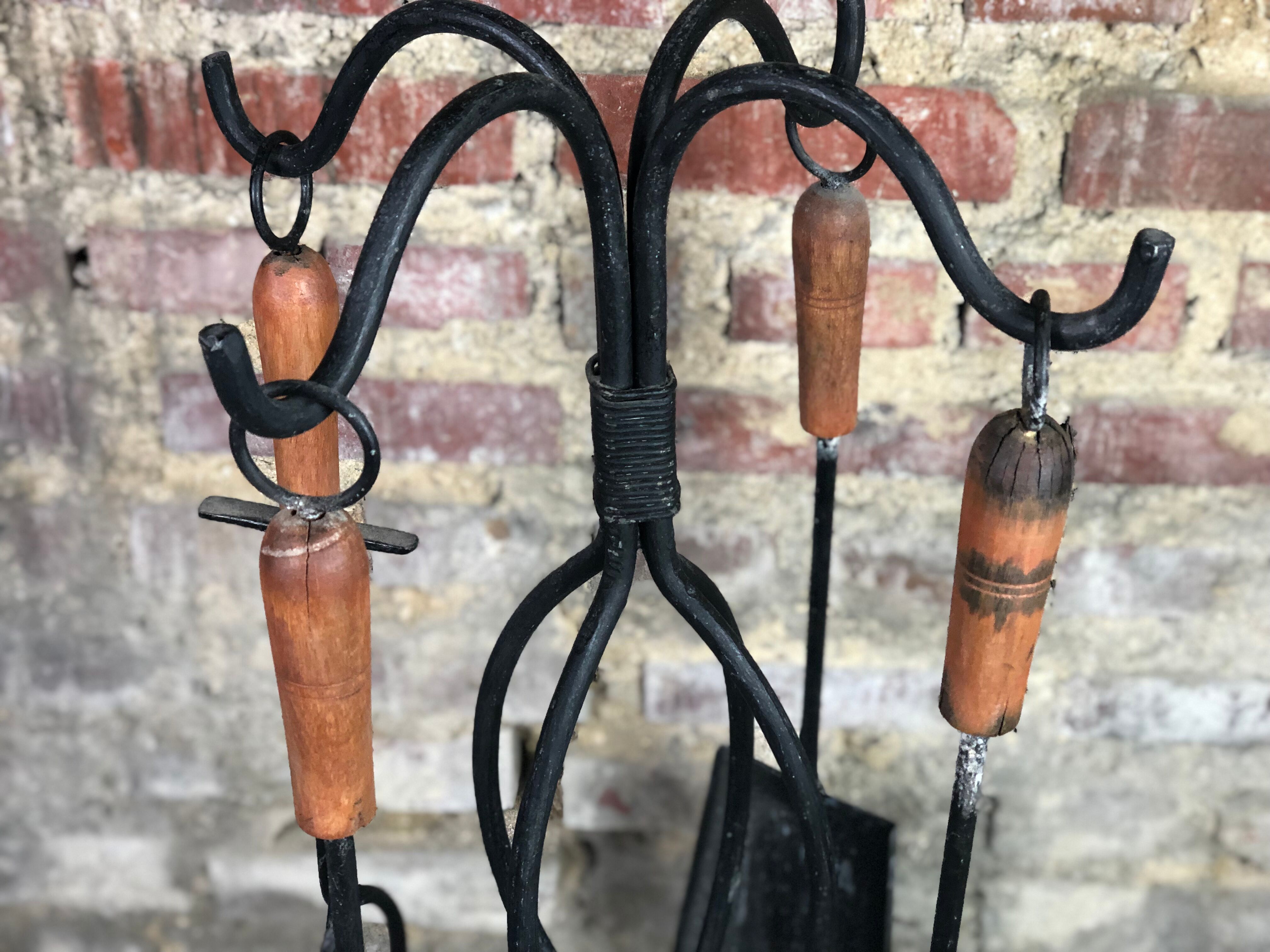 Full wrought iron fireplace servant