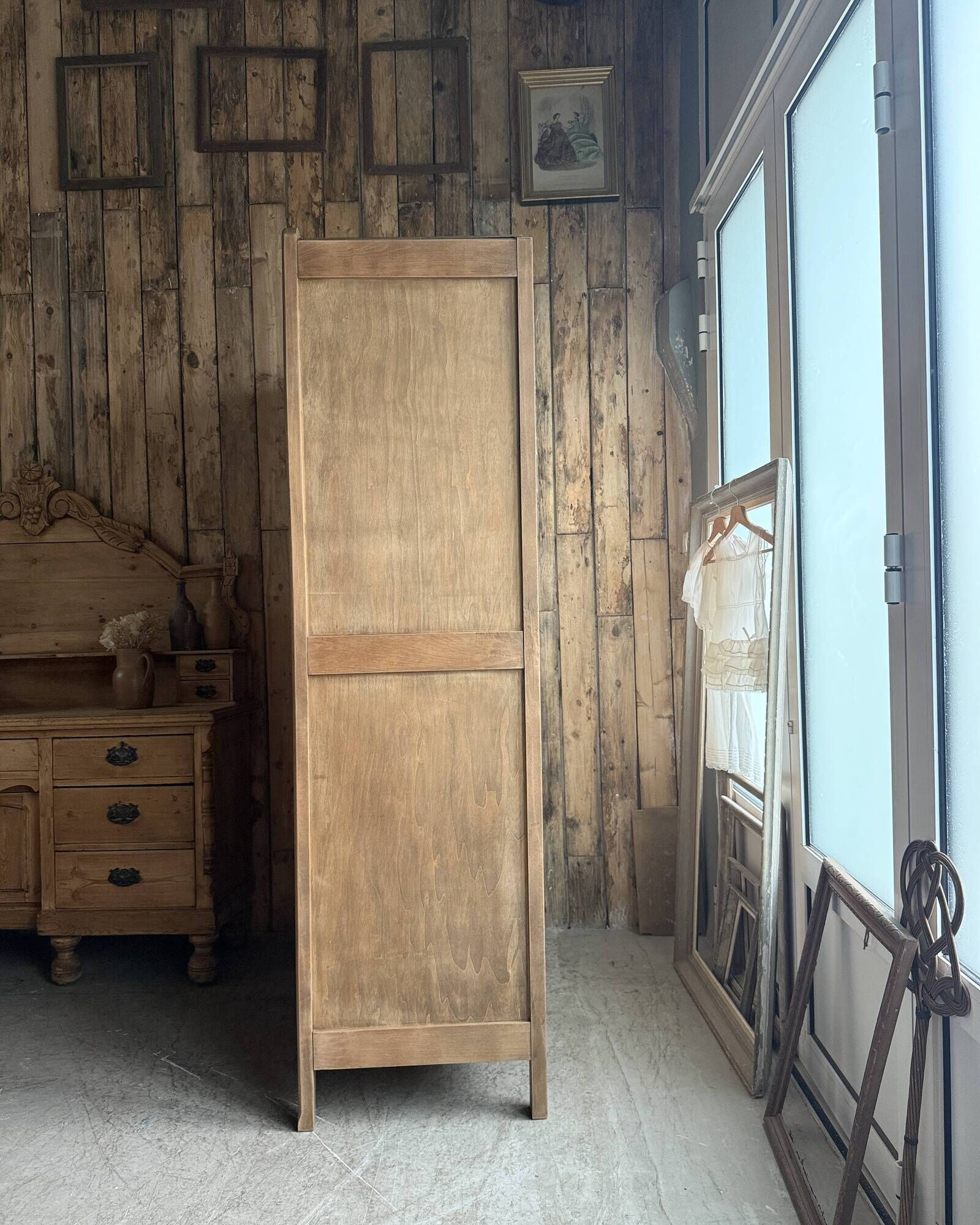 Parisian Art Deco wardrobe with hanging space (renovated)